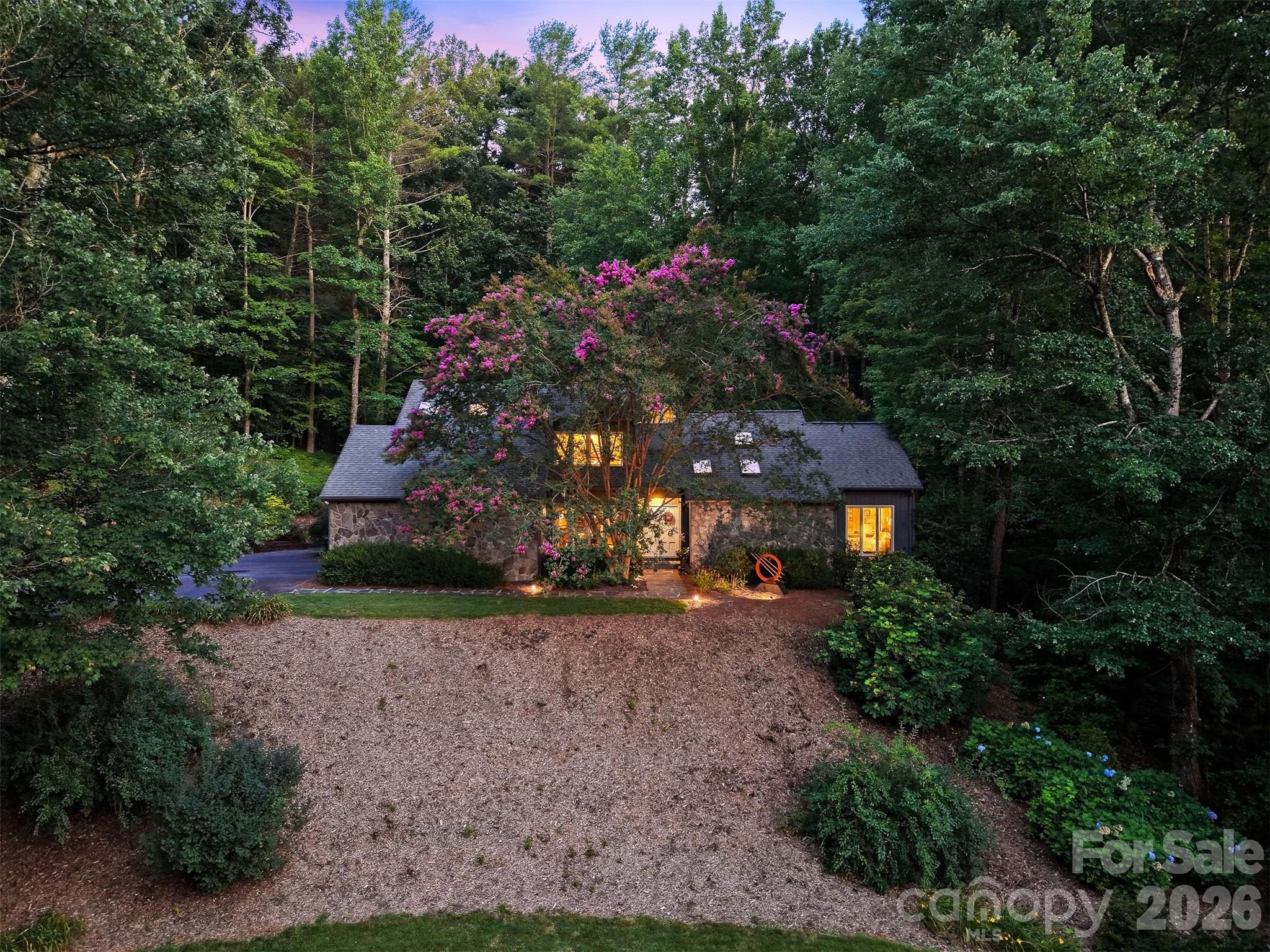 414 Stonecroft Drive Property Photo 3