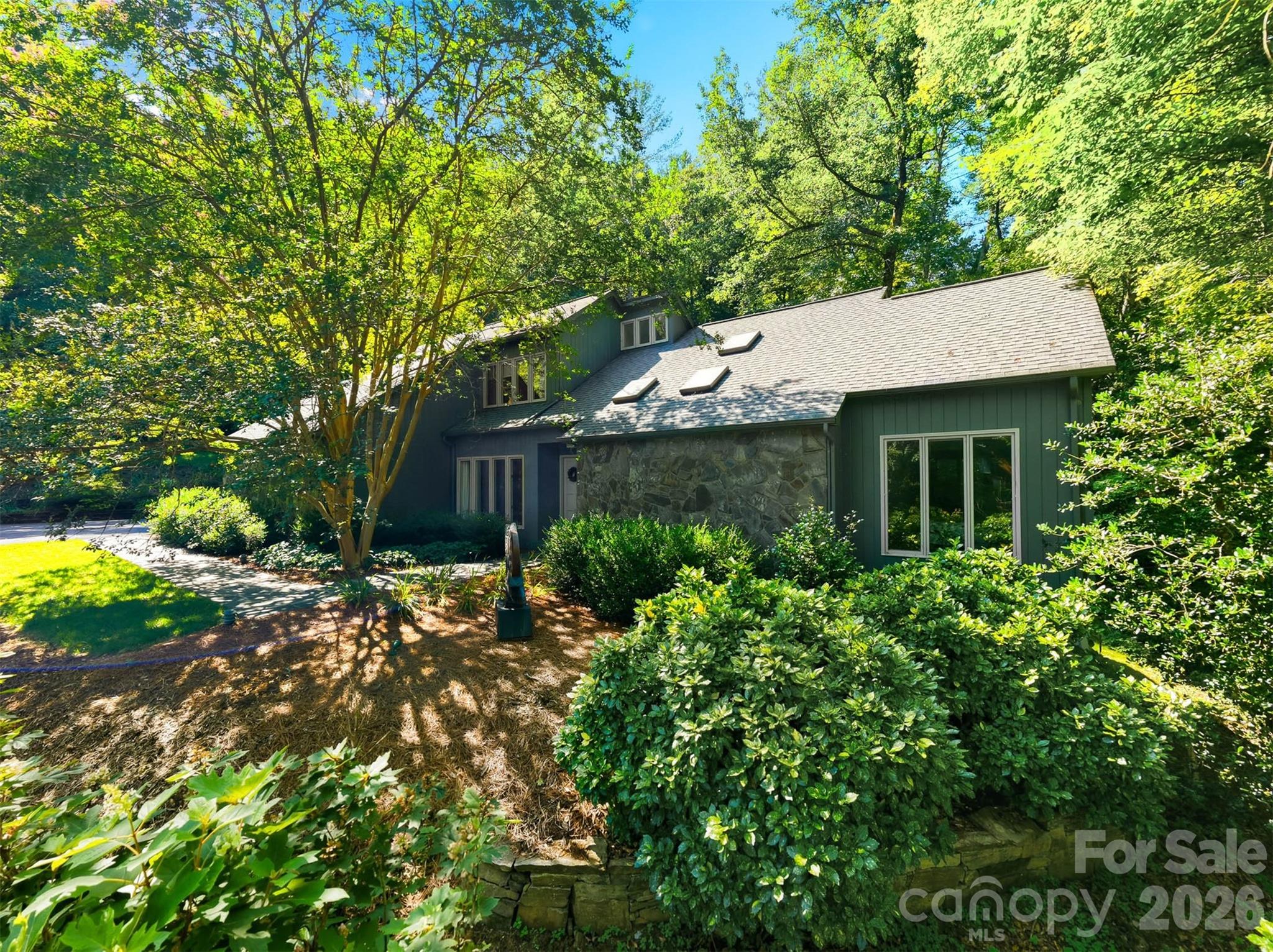 414 Stonecroft Drive Property Photo 4