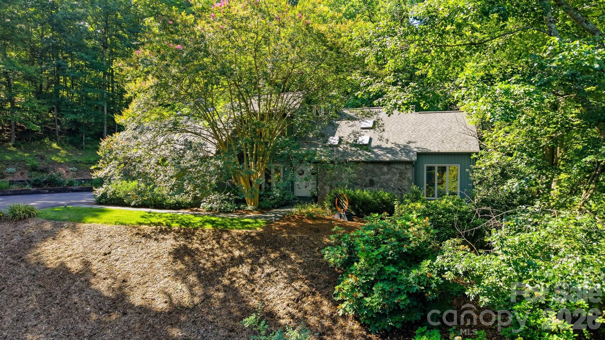 414 Stonecroft Drive Property Photo 5