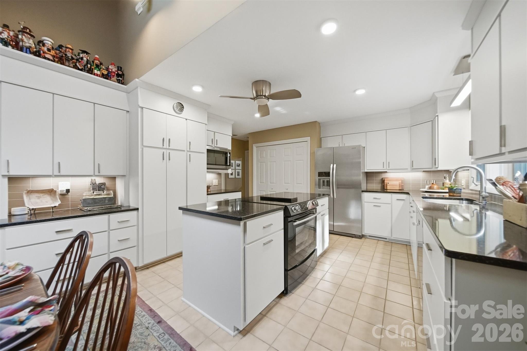 414 Stonecroft Drive Property Photo 18