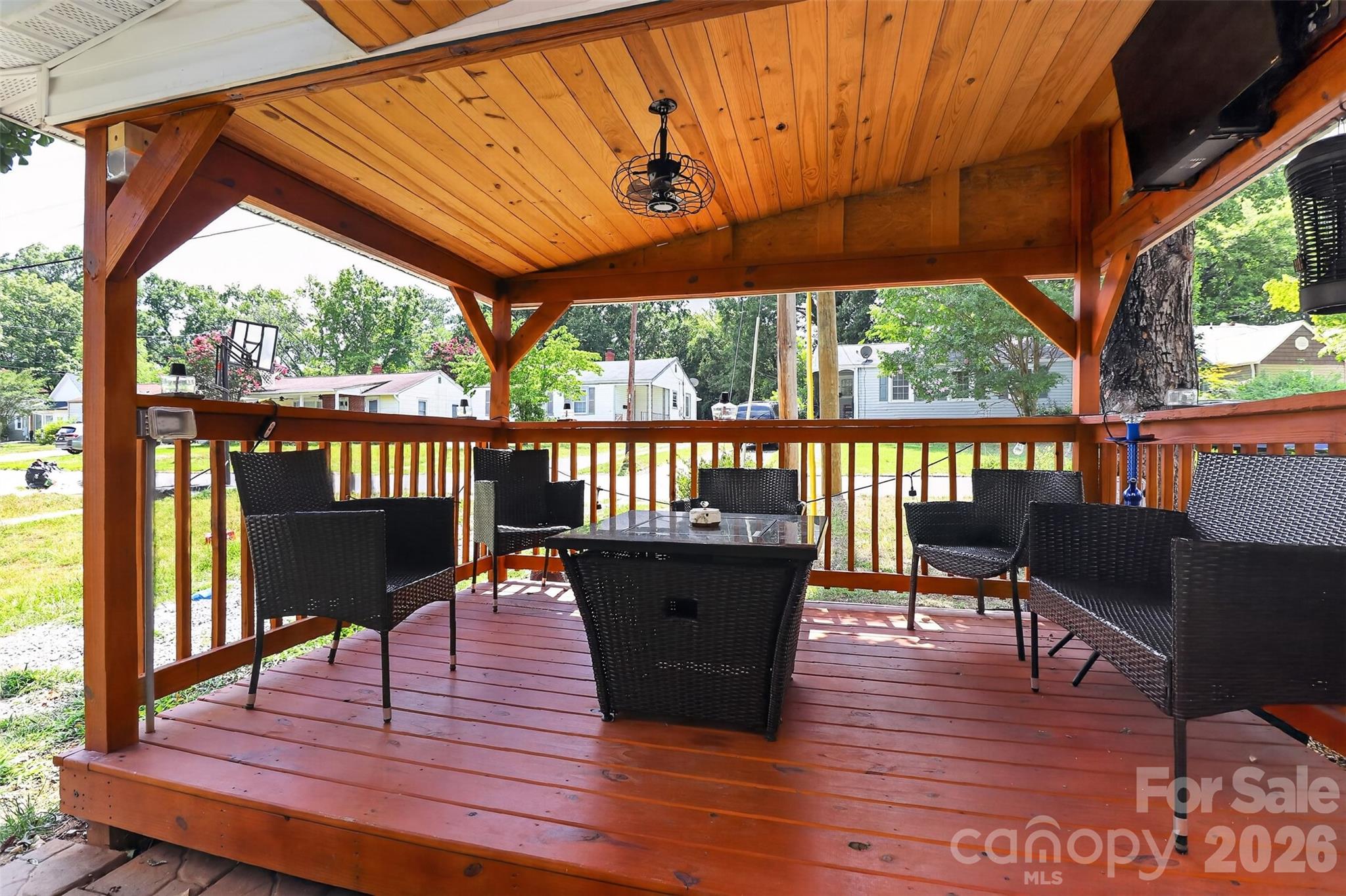 1336 Parkview Circle Property Photo 2