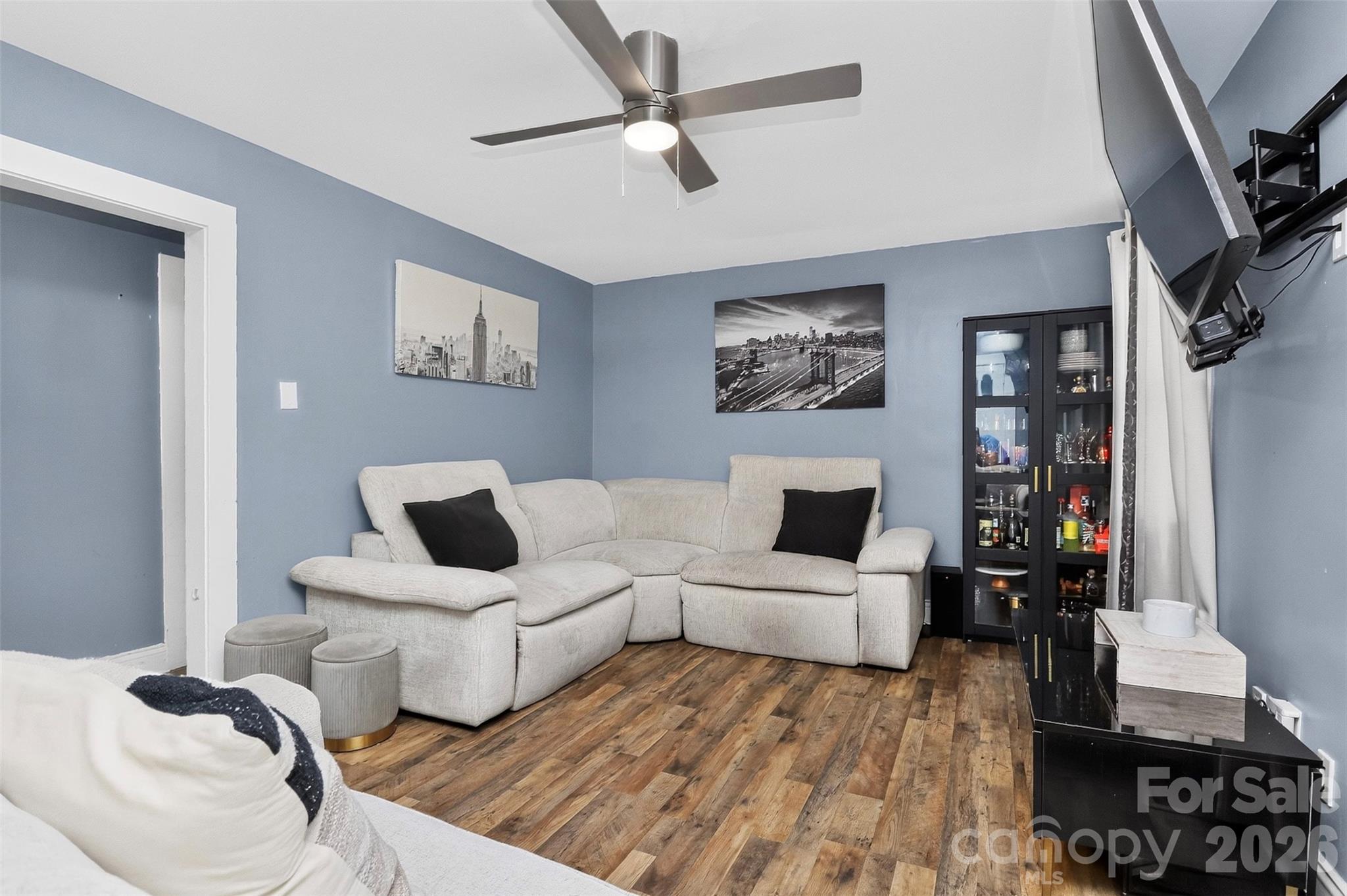 1336 Parkview Circle Property Photo 4