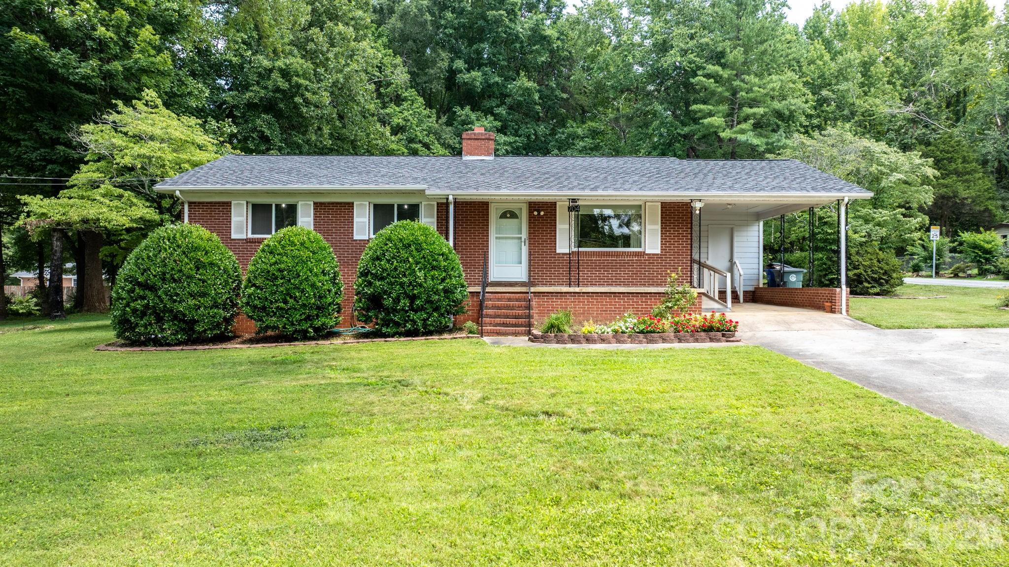 704 4th Street Property Photo 1