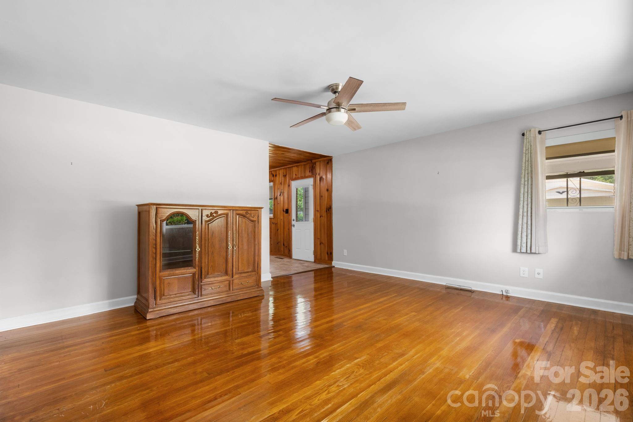 704 4th Street Property Photo 5