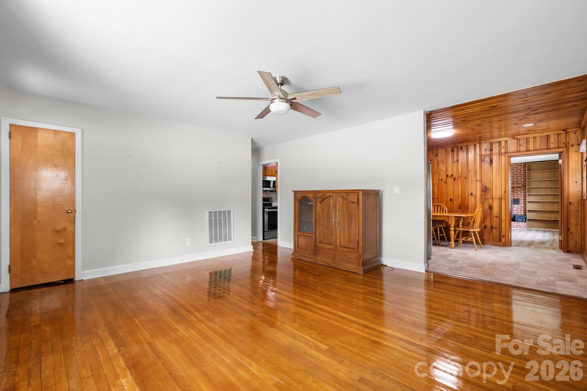 704 4th Street Property Photo 6