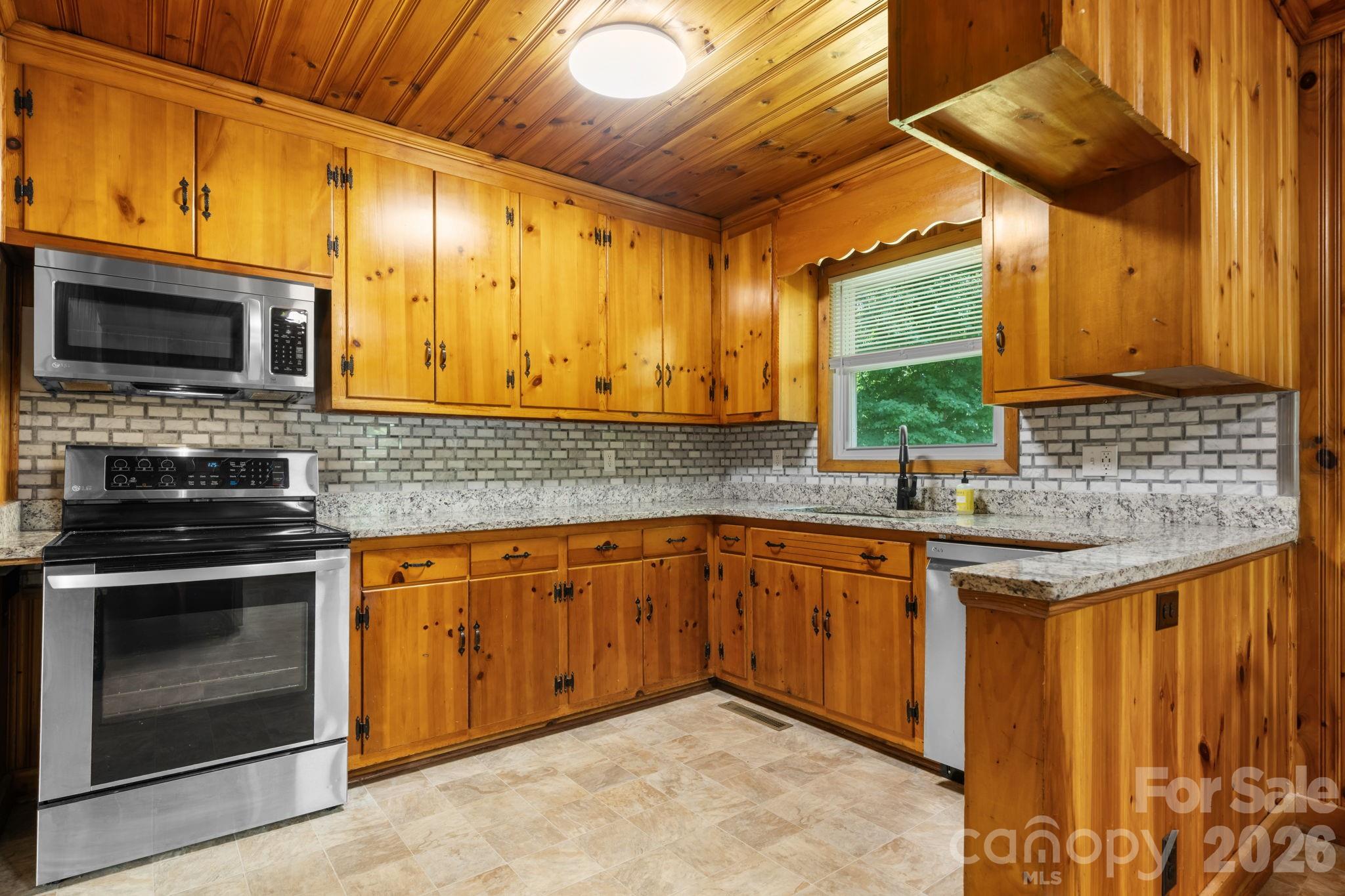 704 4th Street Property Photo 8