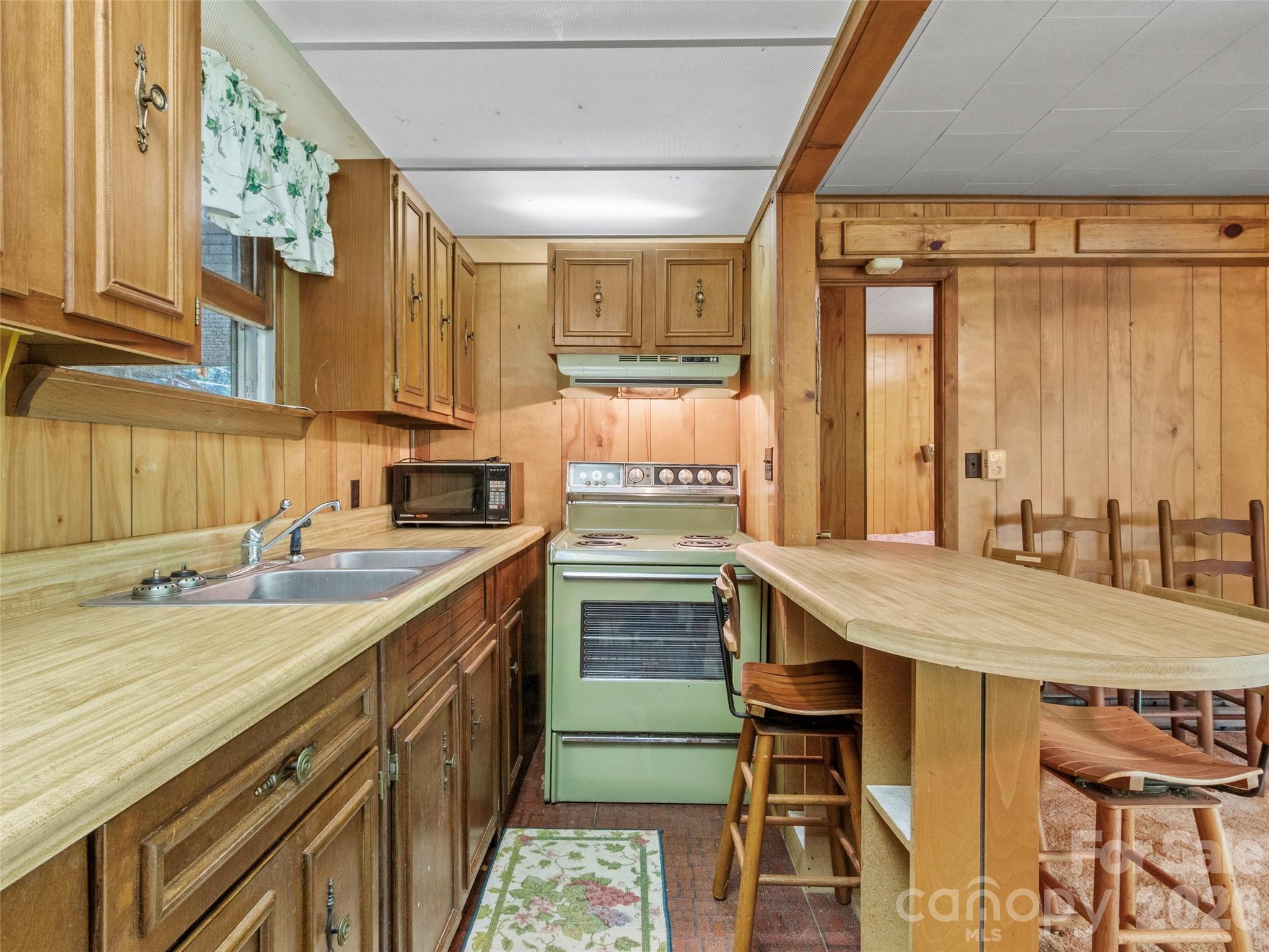 144 Florida Hill Drive Property Photo 15