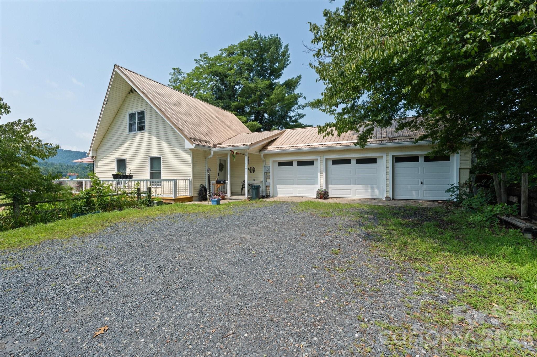 530 West Side Road Property Photo 2