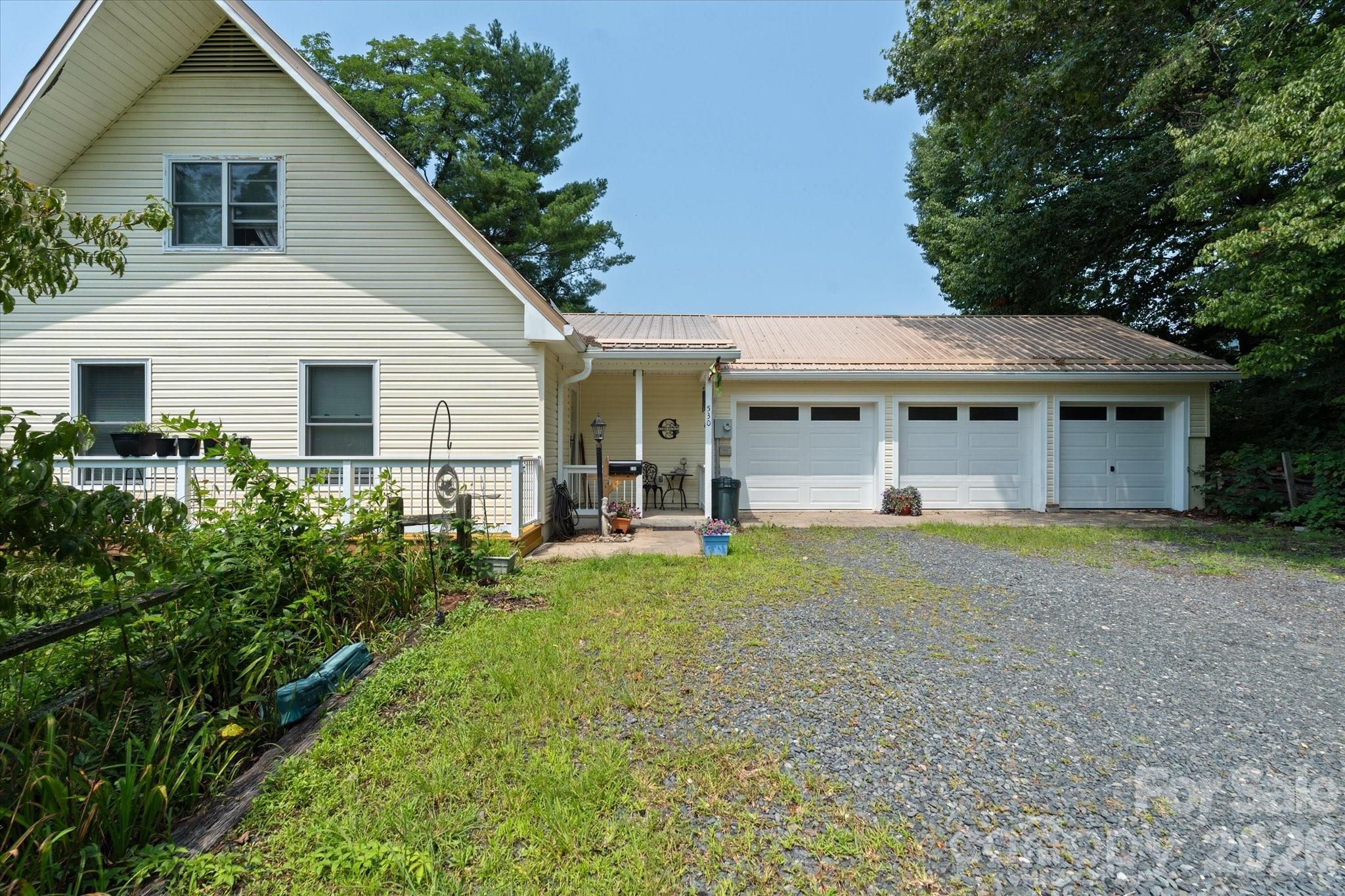 530 West Side Road Property Photo 4