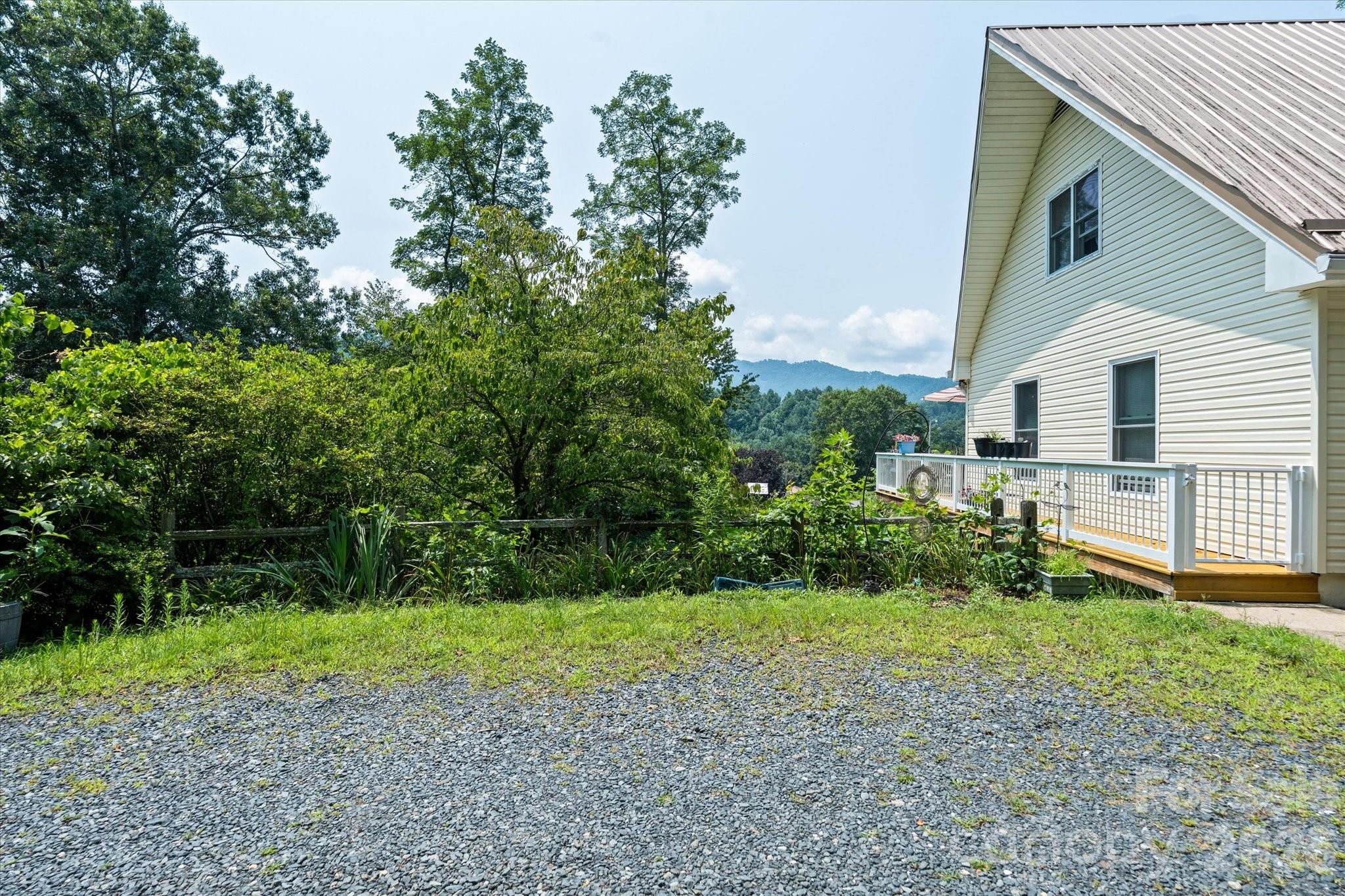 530 West Side Road Property Photo 5