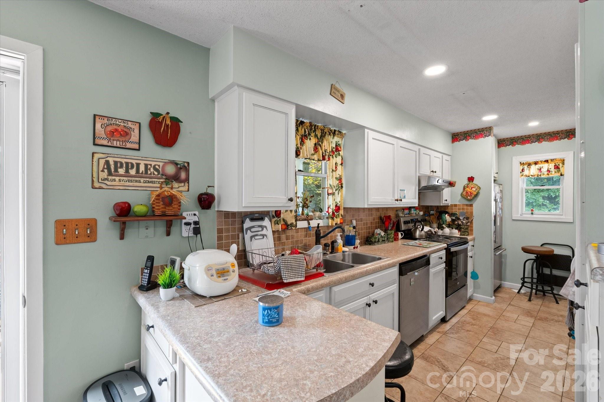 530 West Side Road Property Photo 8