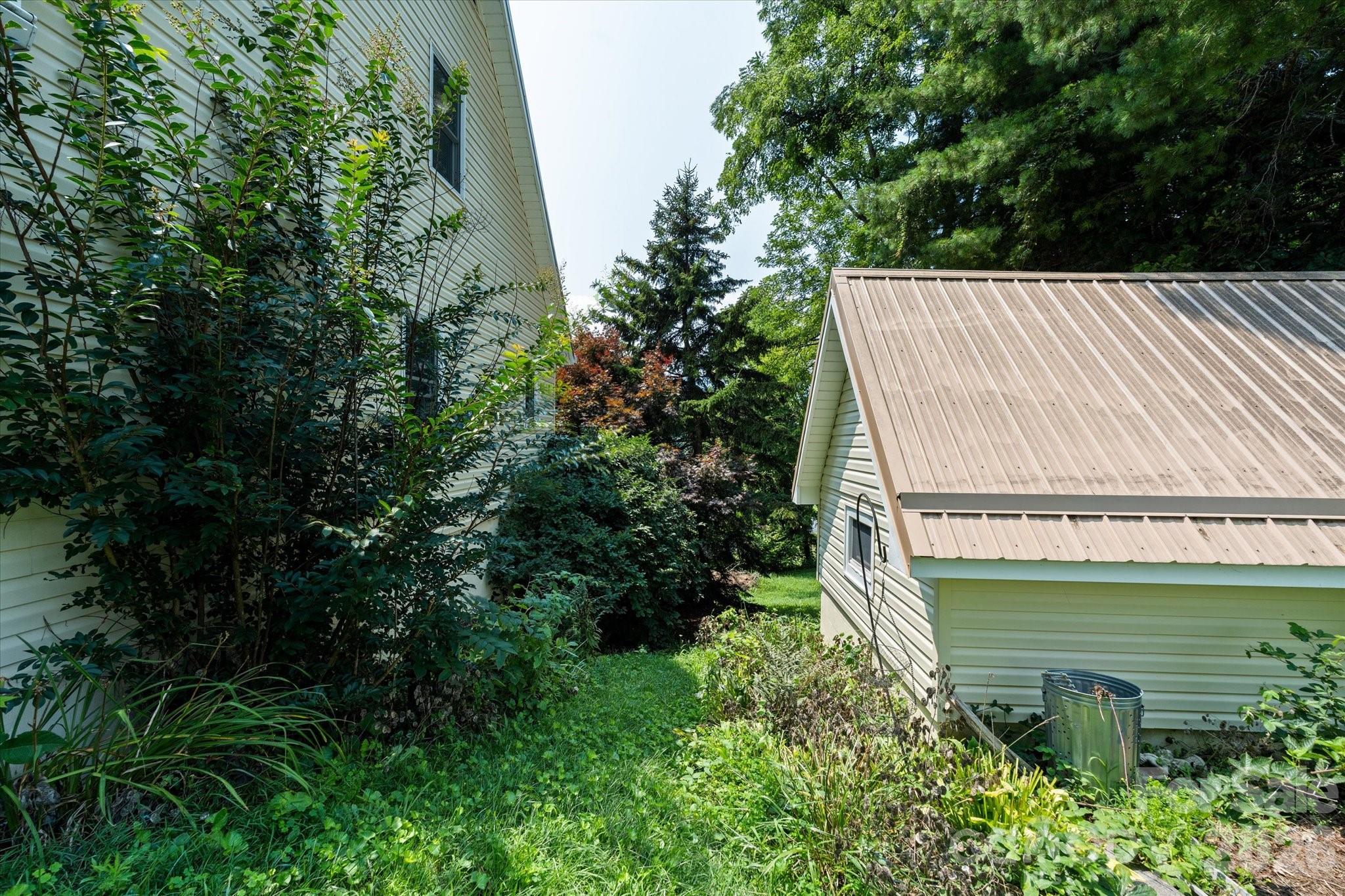 530 West Side Road Property Photo 30