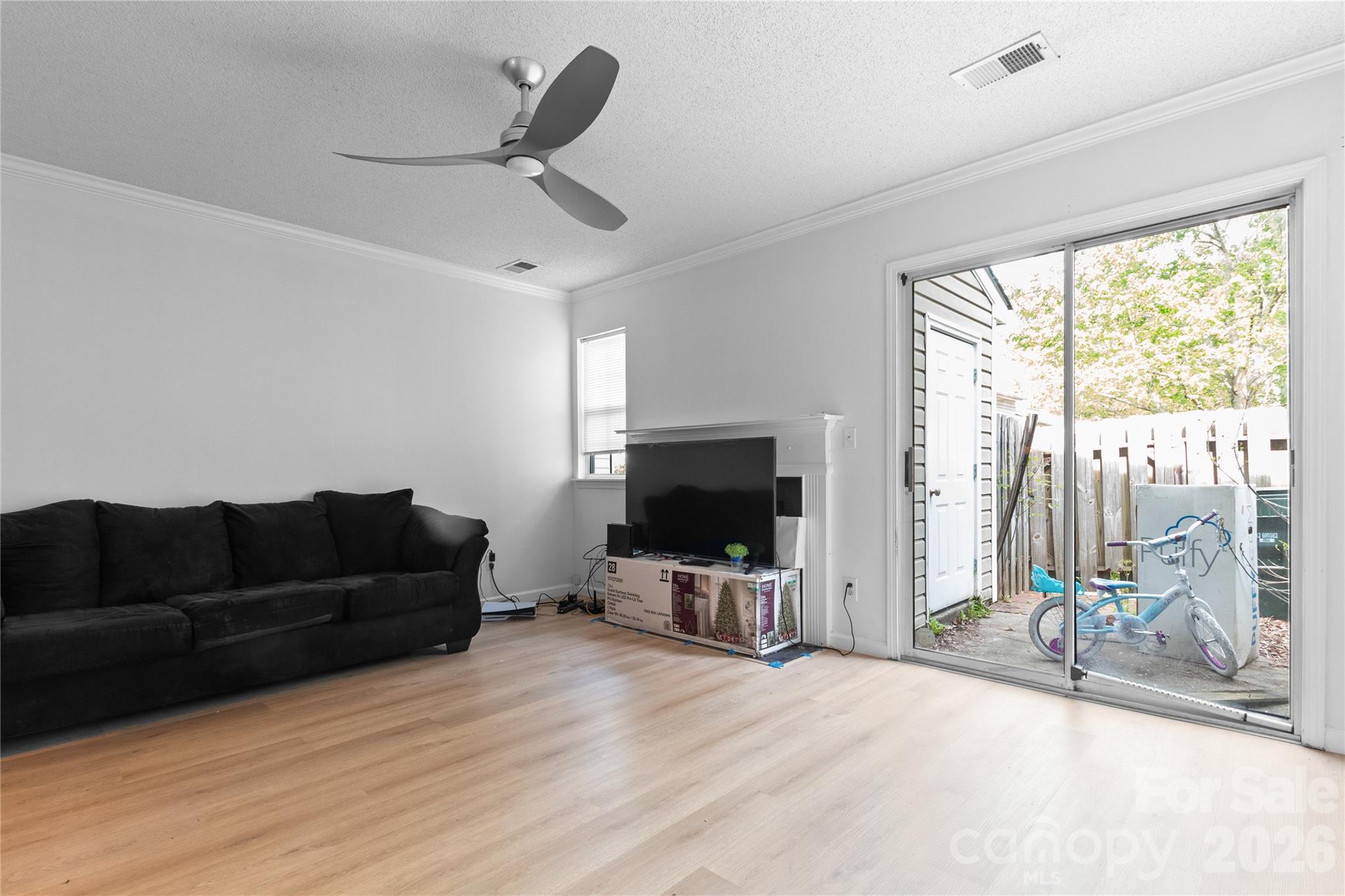 622 Emerald Cove Drive Property Photo 9