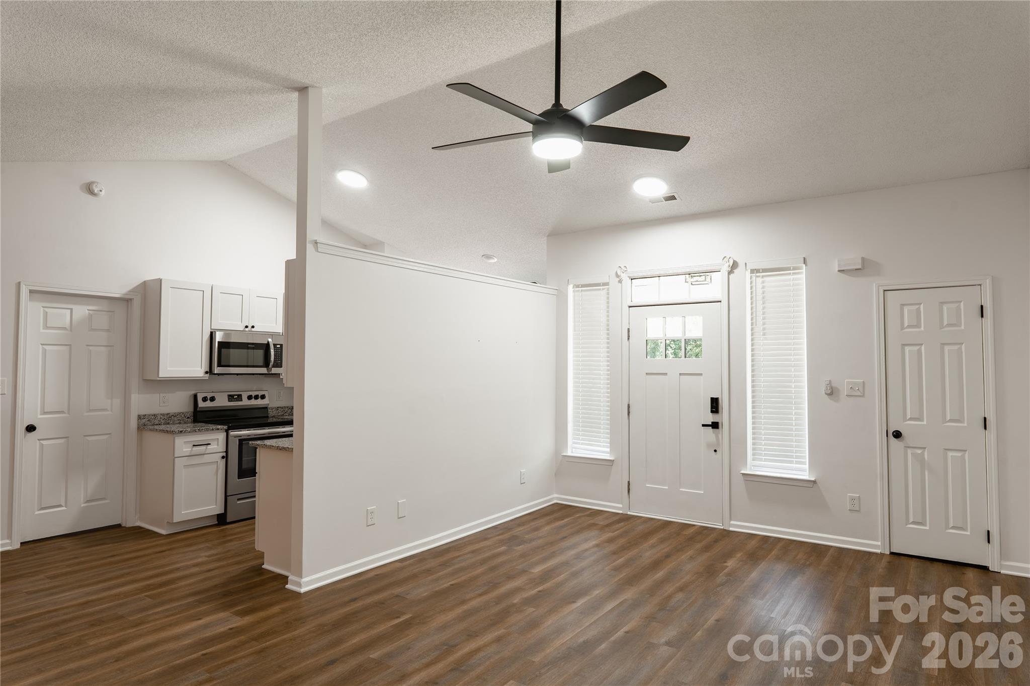 5423 Timbertop Lane Property Photo 3