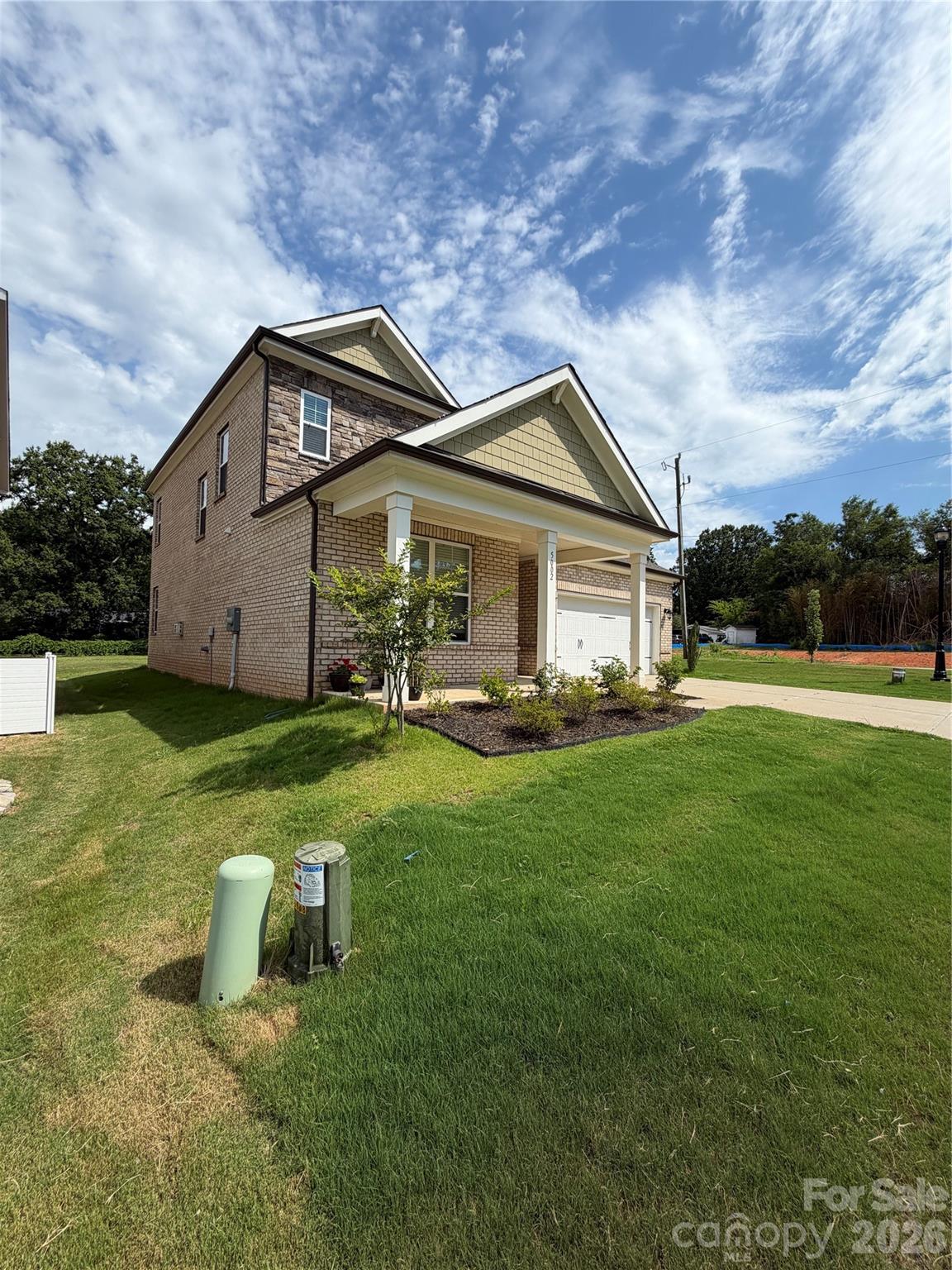 5002 Kinsbridge Drive Property Photo 2