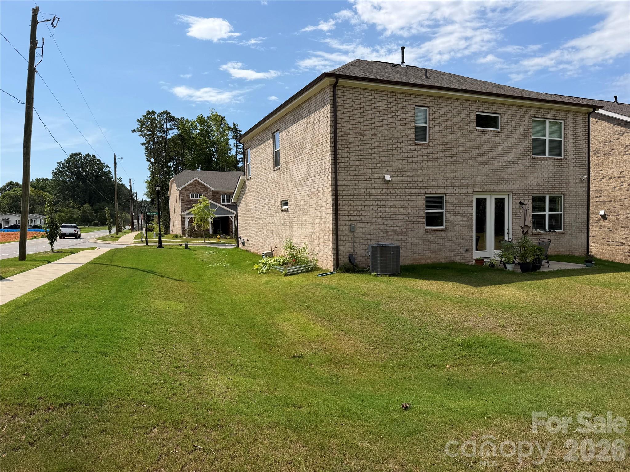 5002 Kinsbridge Drive Property Photo 4