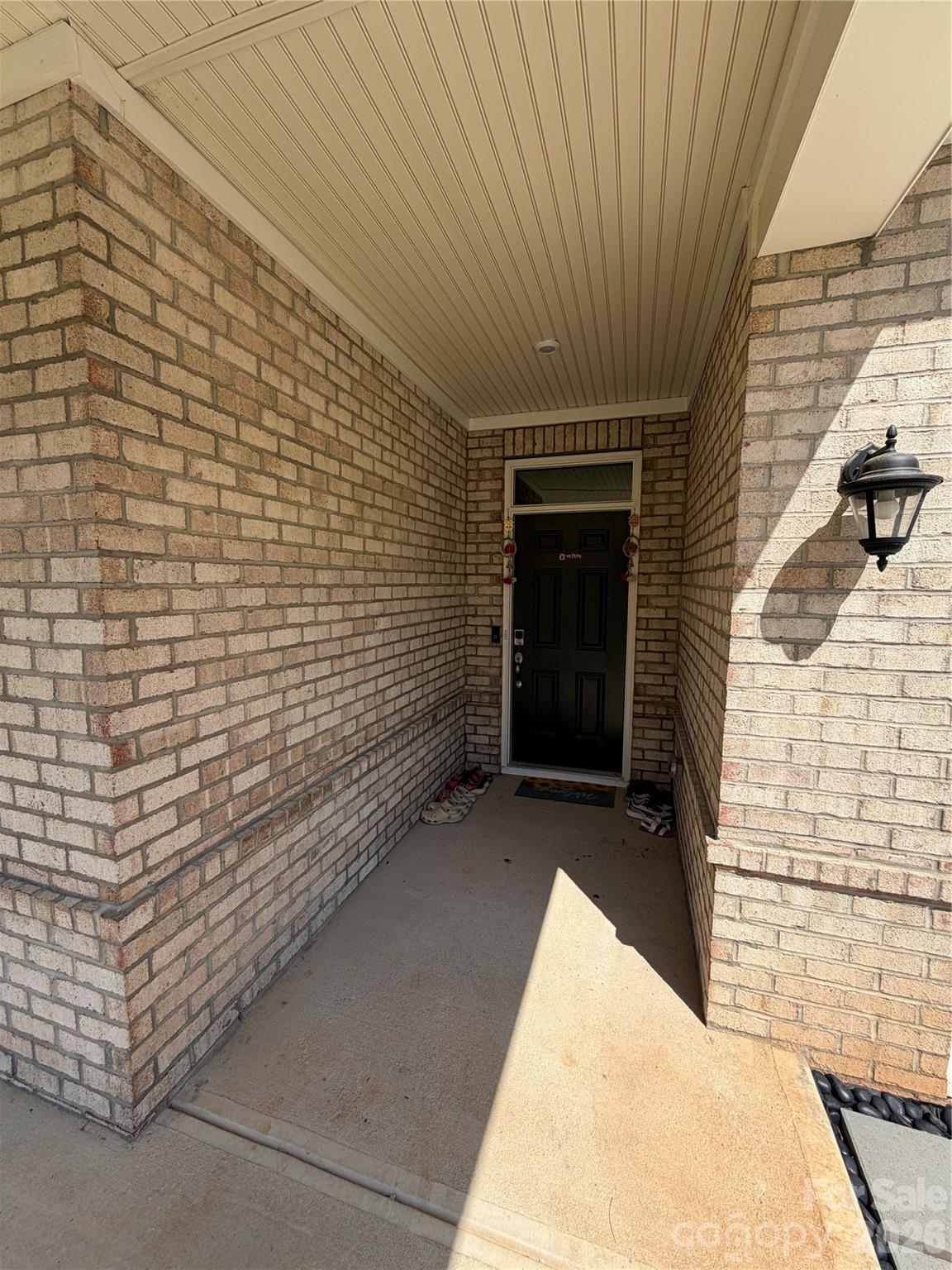 5002 Kinsbridge Drive Property Photo 7