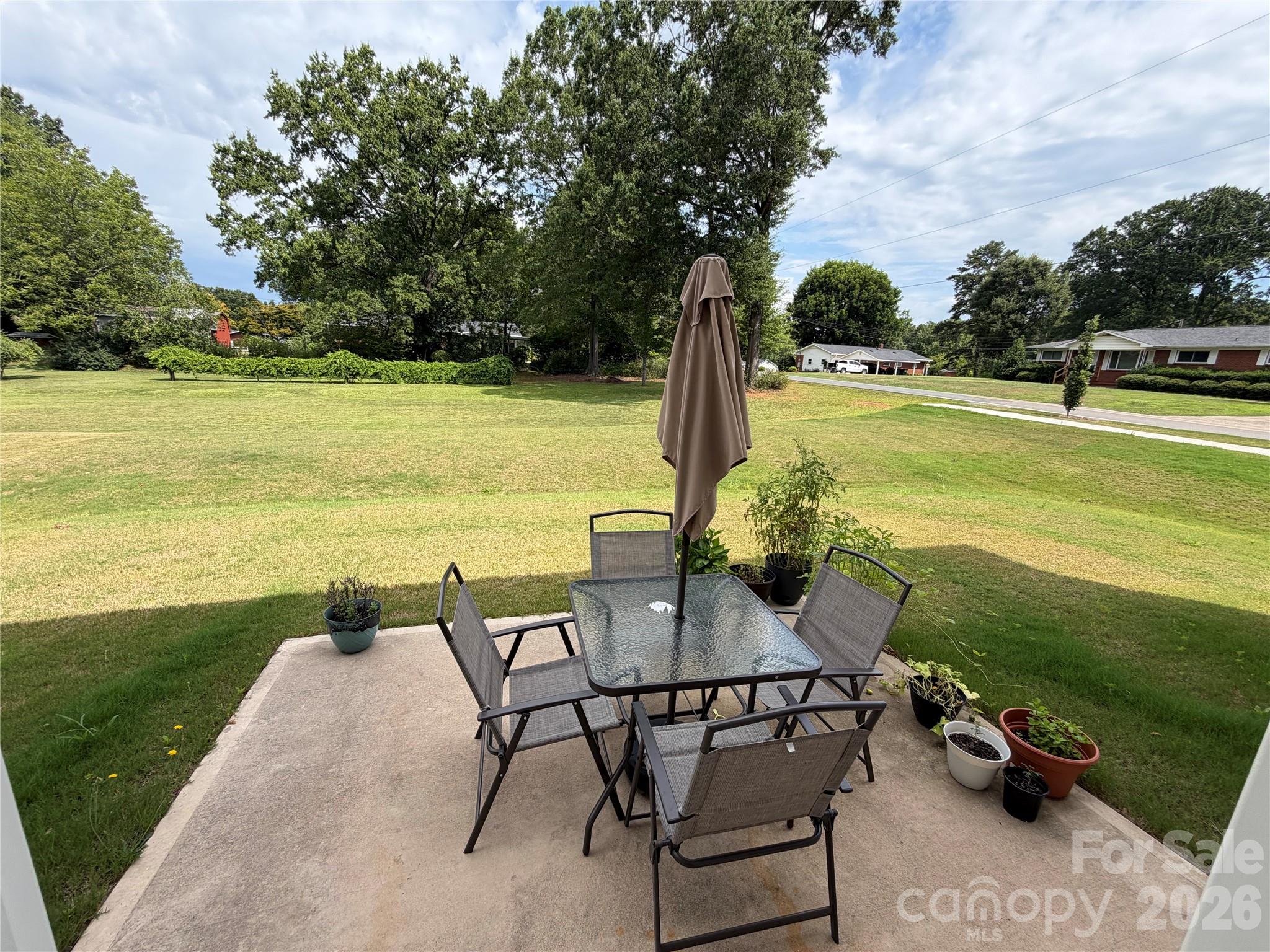 5002 Kinsbridge Drive Property Photo 8