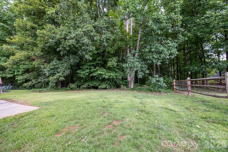 2502 Hemby Woods Drive Property Photo 13