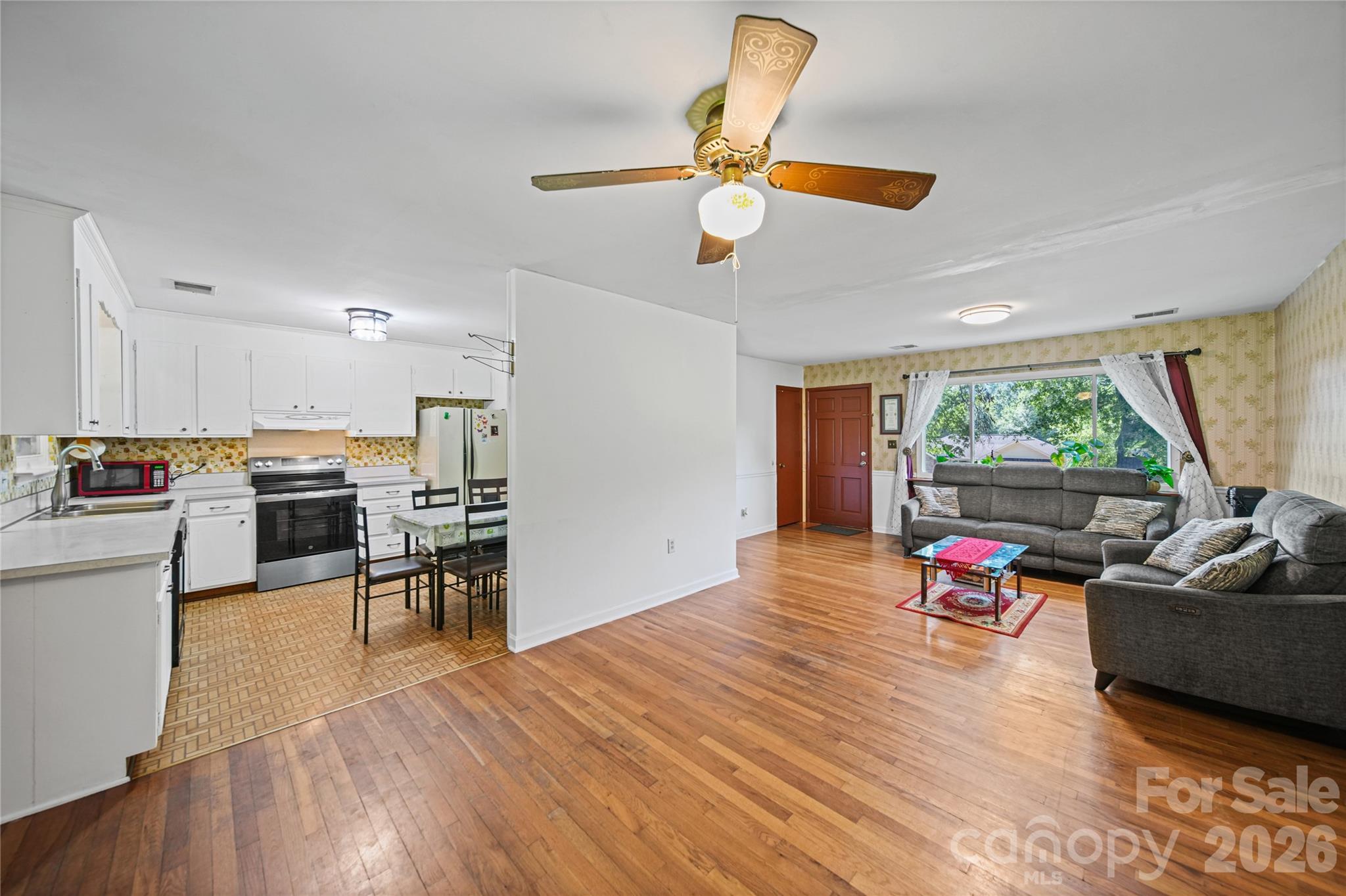 323 Meadowbrook Drive Property Photo 6