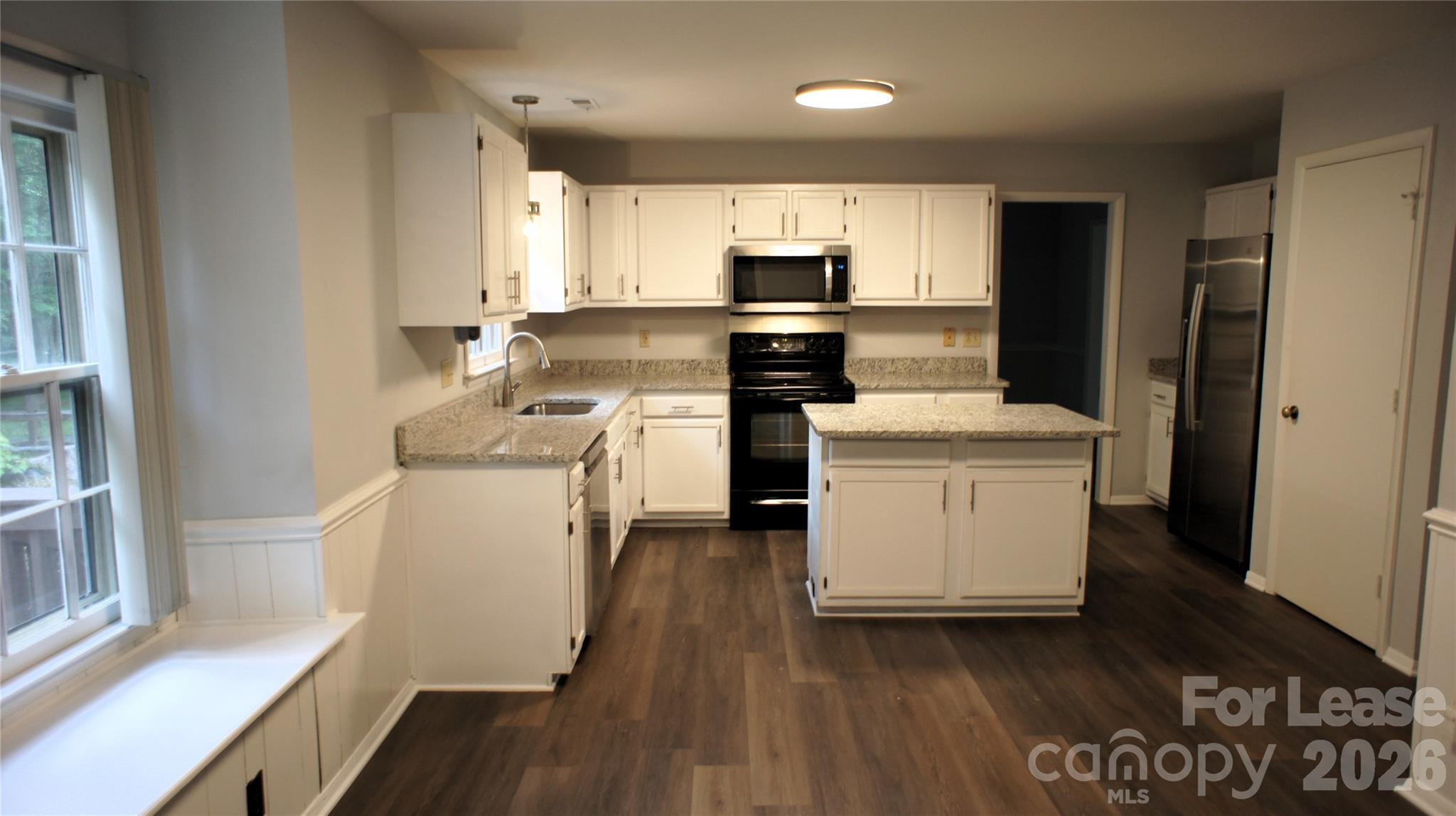 10000 Ridgemore Drive Property Photo 8