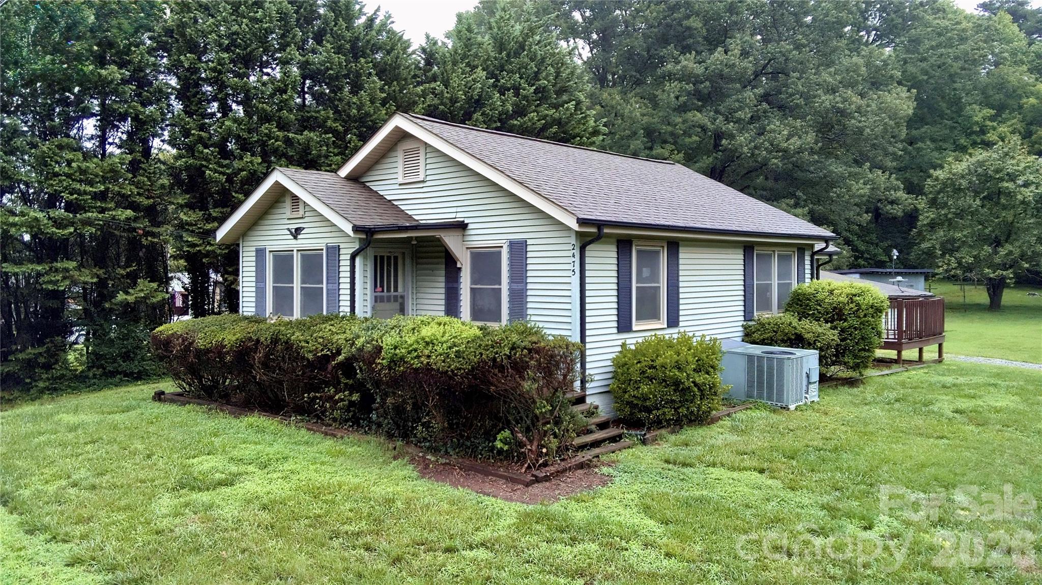 2475 Shelton Avenue Property Photo 1