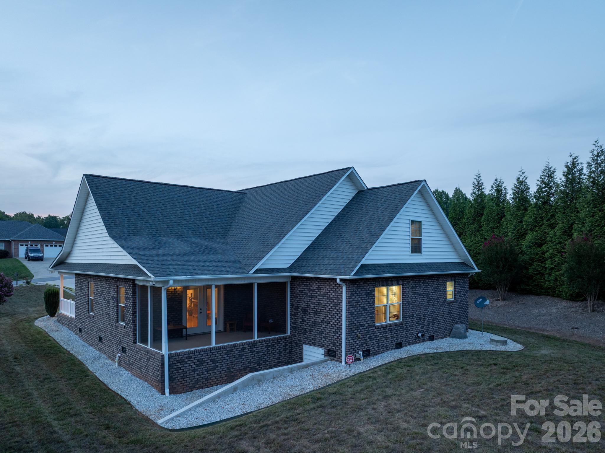 100 Rivercliff Drive Property Photo 4