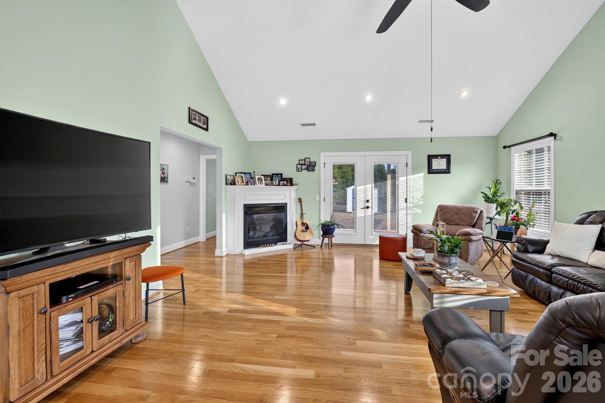 100 Rivercliff Drive Property Photo 8