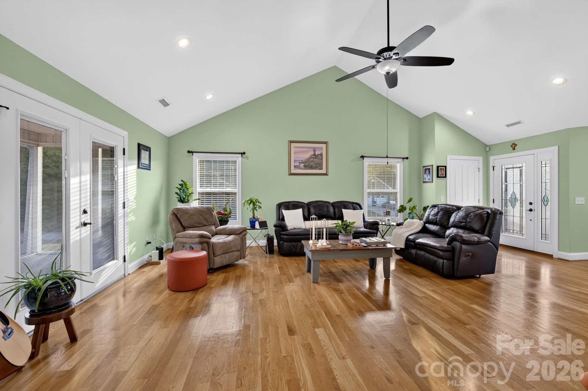100 Rivercliff Drive Property Photo 9