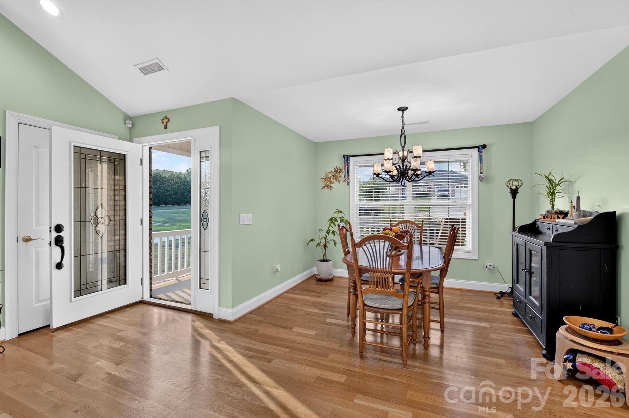 100 Rivercliff Drive Property Photo 11