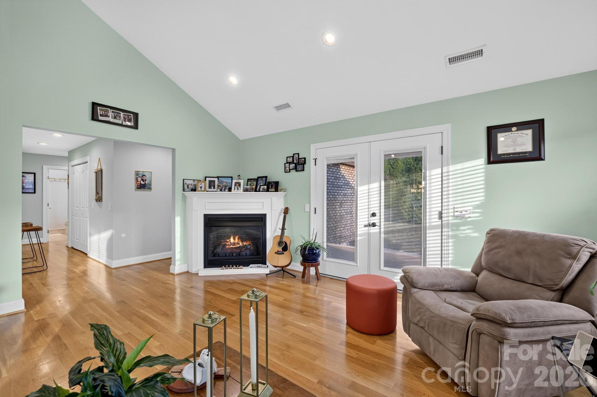 100 Rivercliff Drive Property Photo 12