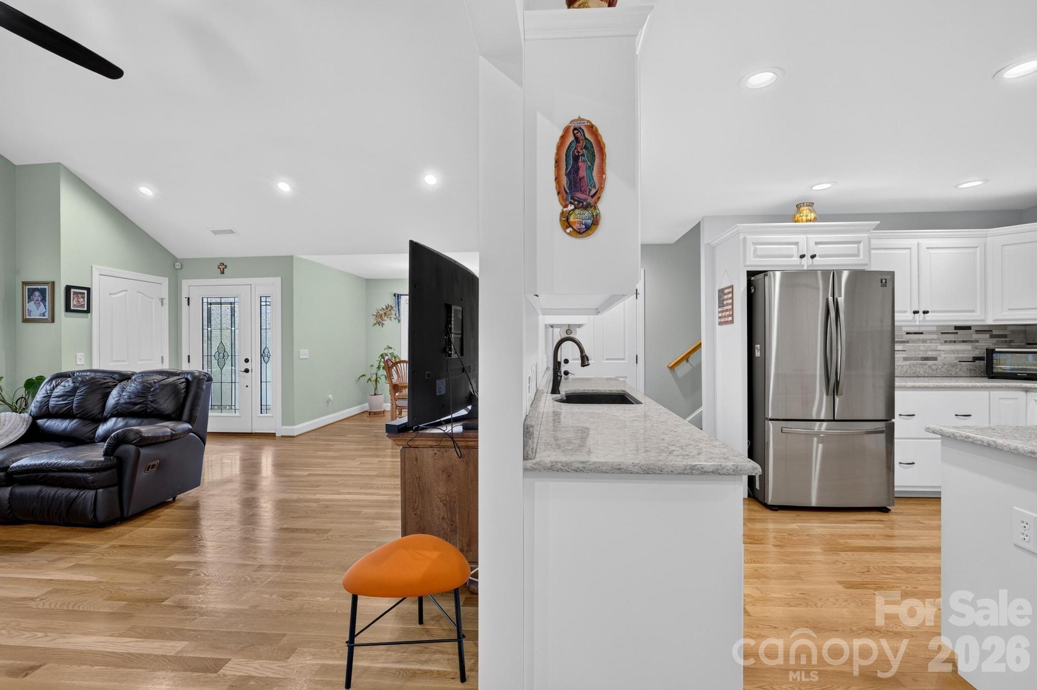 100 Rivercliff Drive Property Photo 14