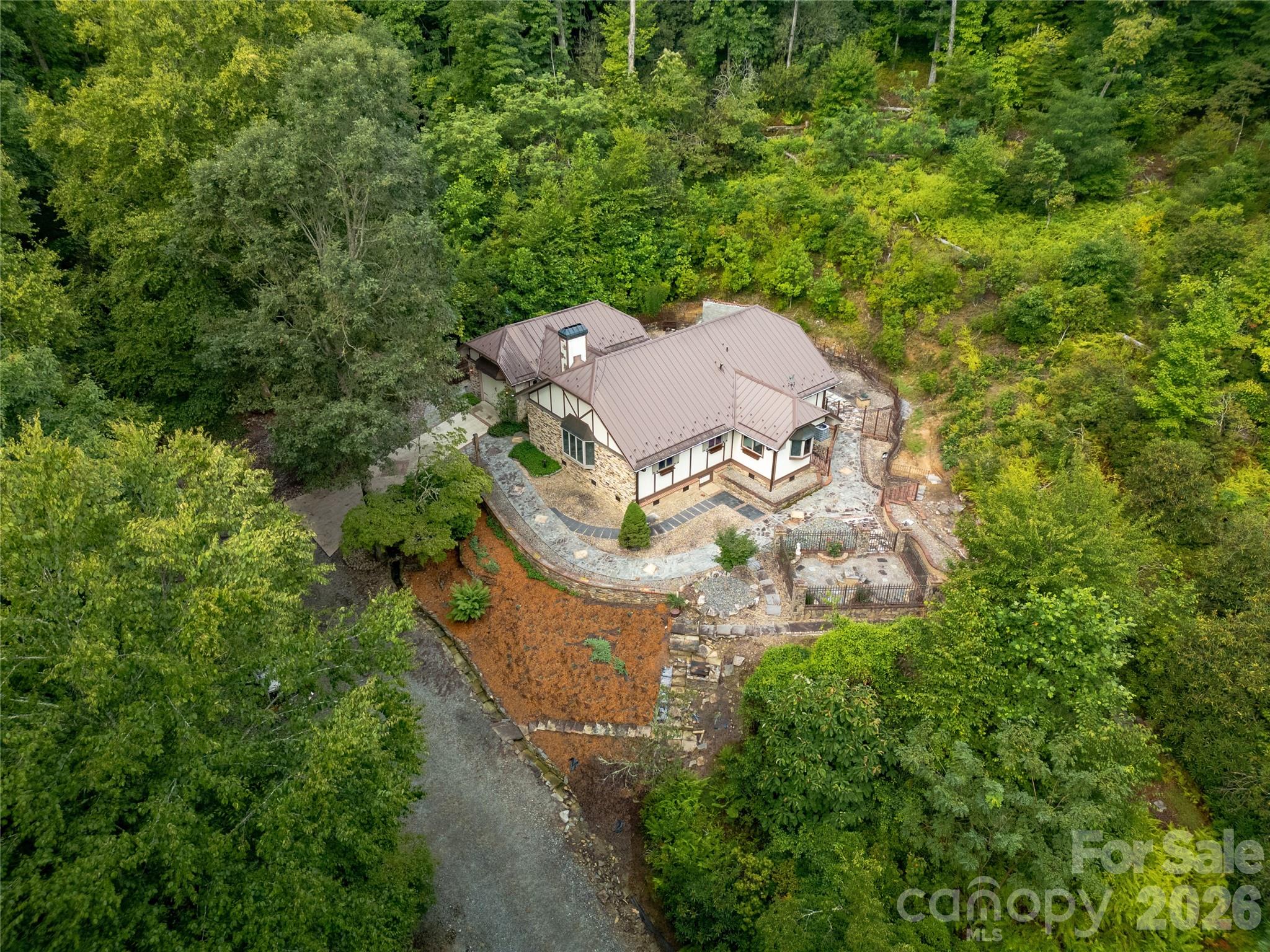 275 Hubbard Hollow Road Property Photo 2