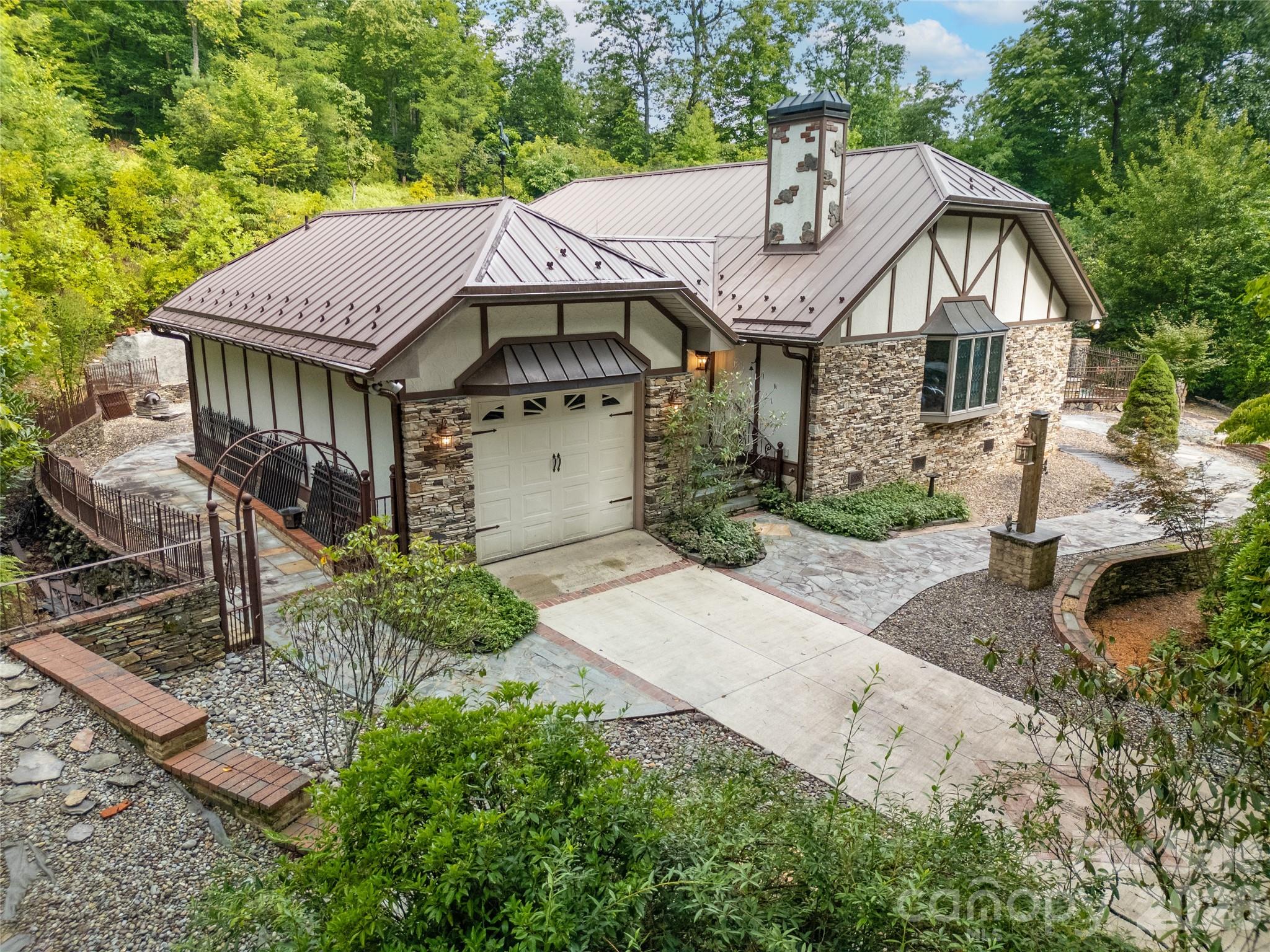 275 Hubbard Hollow Road Property Photo 4