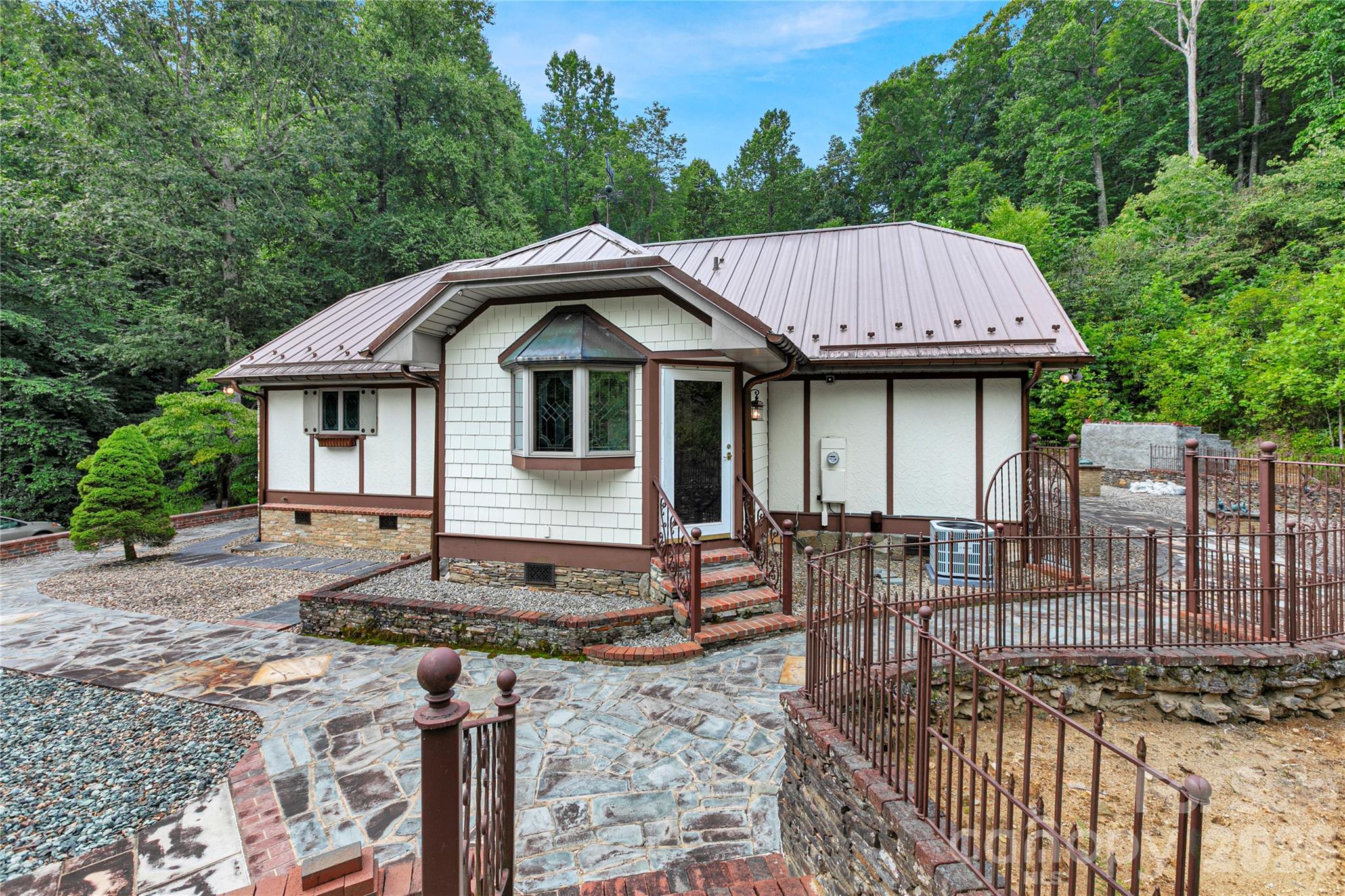 275 Hubbard Hollow Road Property Photo 12