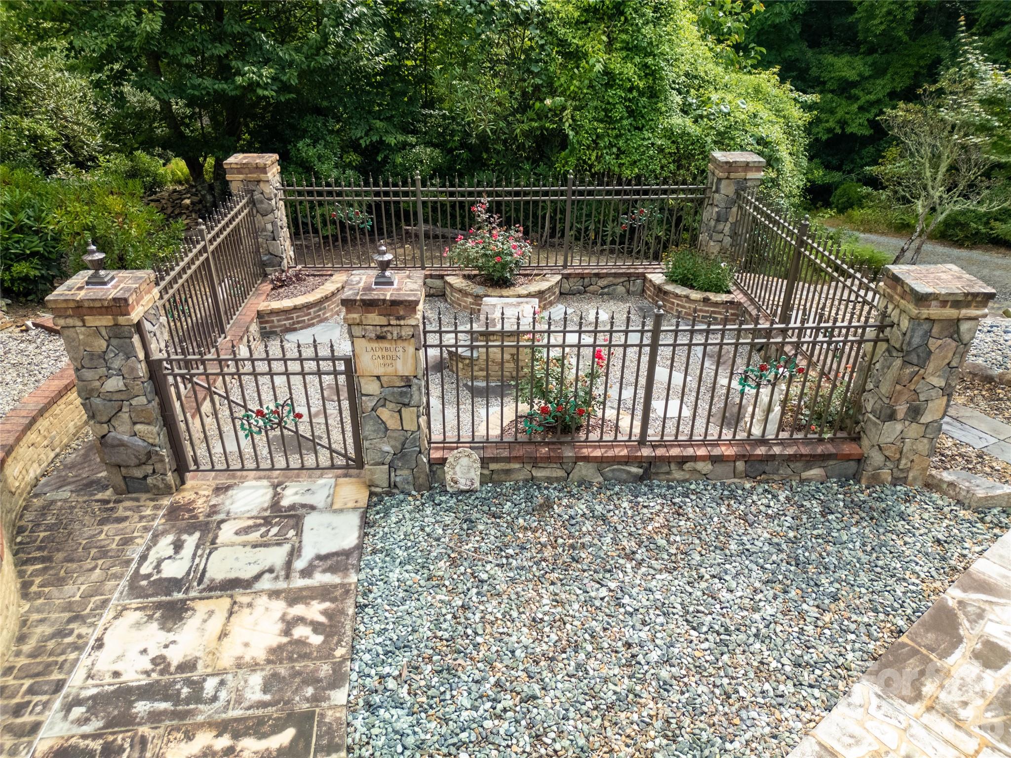 275 Hubbard Hollow Road Property Photo 15