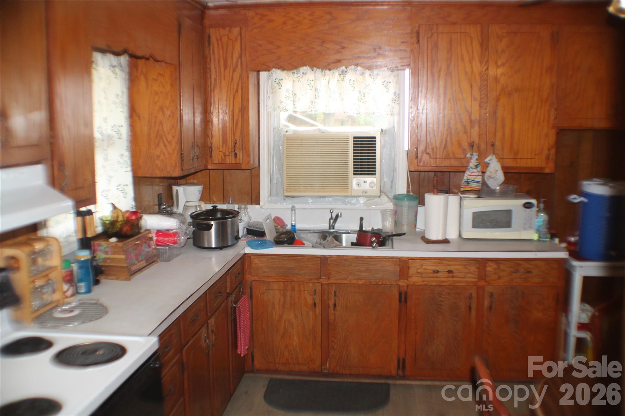 621 Westside Terrace Property Photo 5