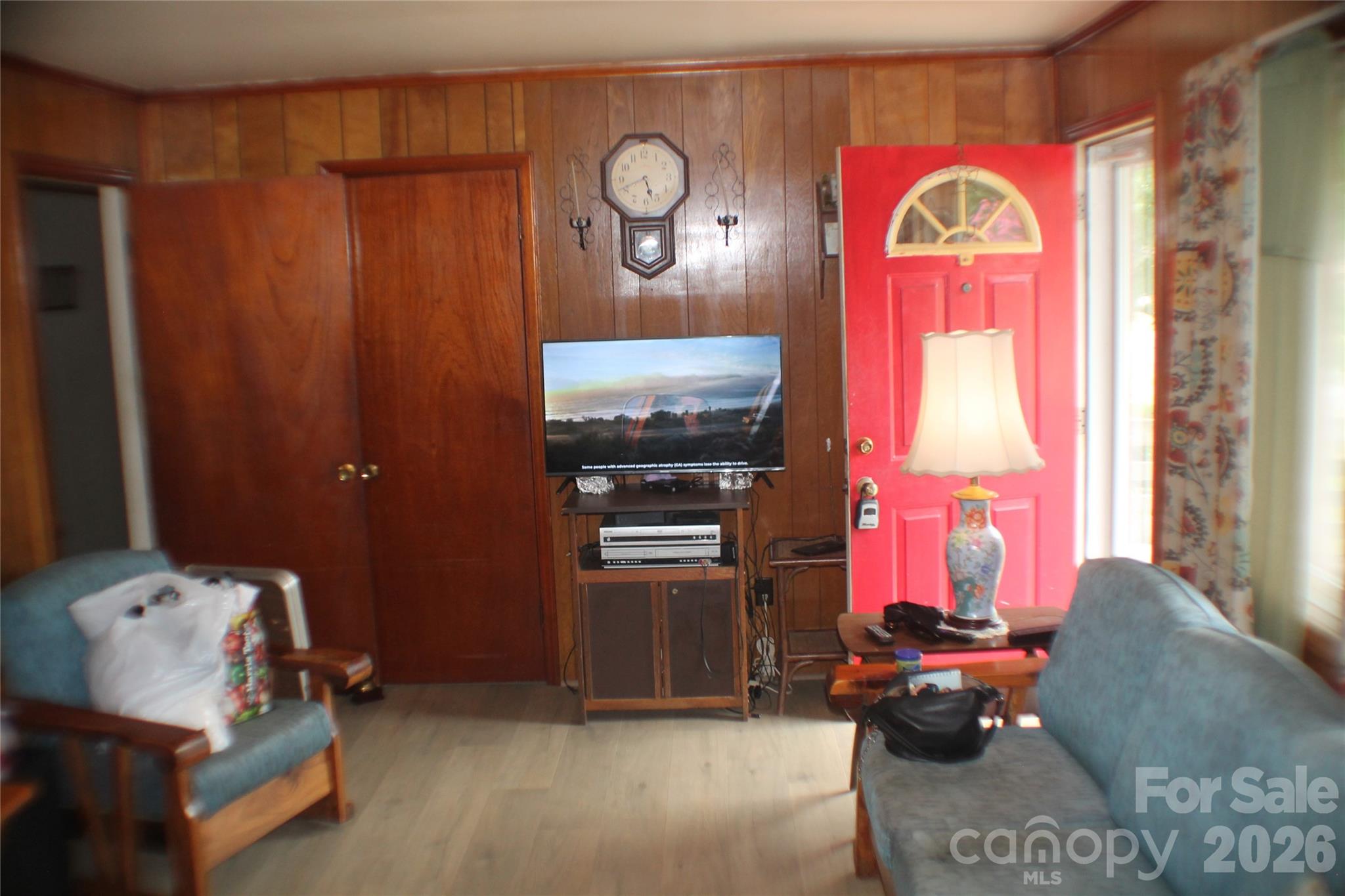 621 Westside Terrace Property Photo 6