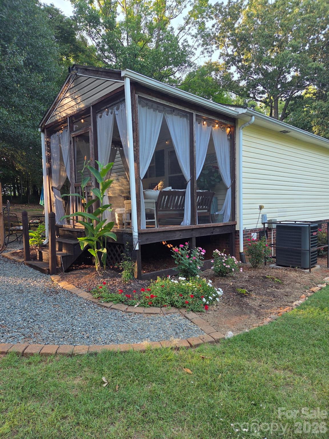 6334 Griffin Road Property Photo 5