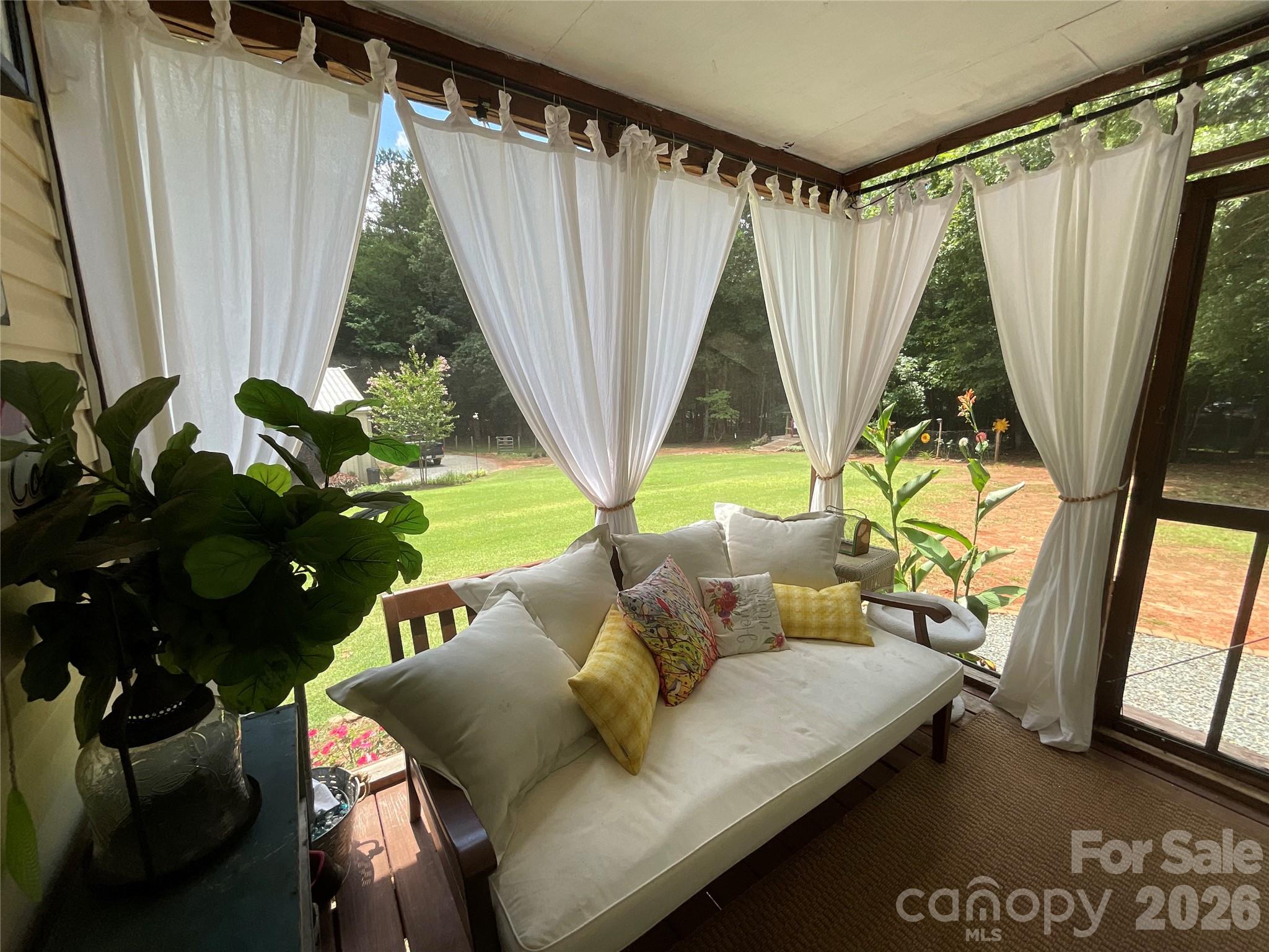 6334 Griffin Road Property Photo 16