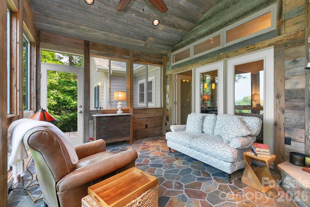 1625 Ugugu Drive Property Photo 19