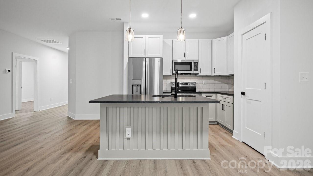 105 Falls Street Property Photo 4