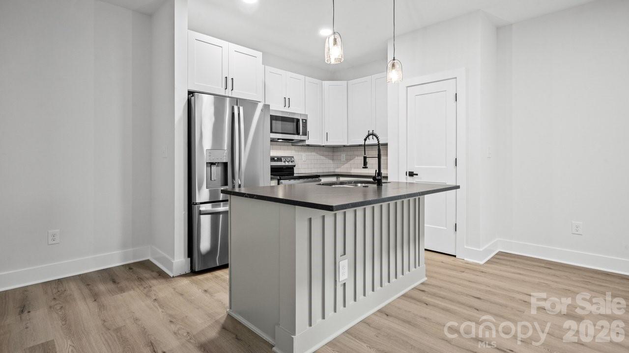 105 Falls Street Property Photo 5