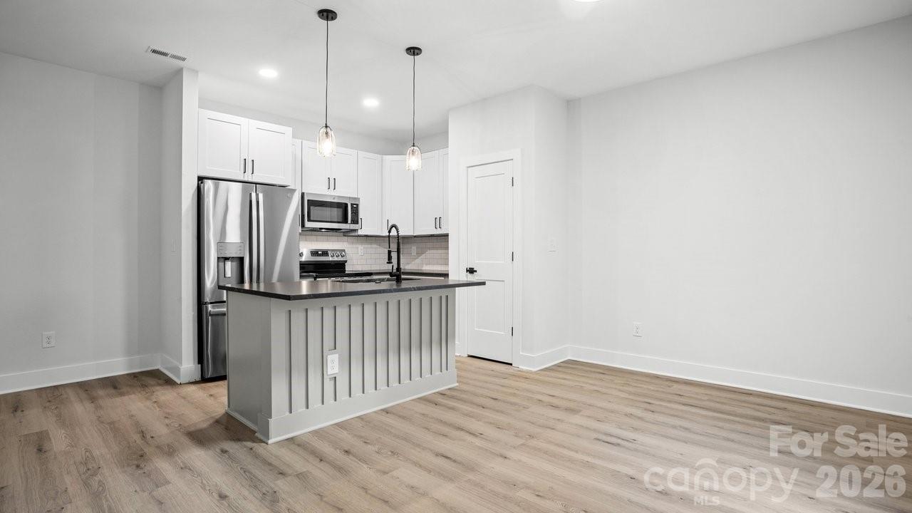 105 Falls Street Property Photo 6