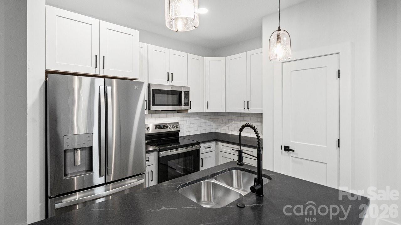 105 Falls Street Property Photo 7