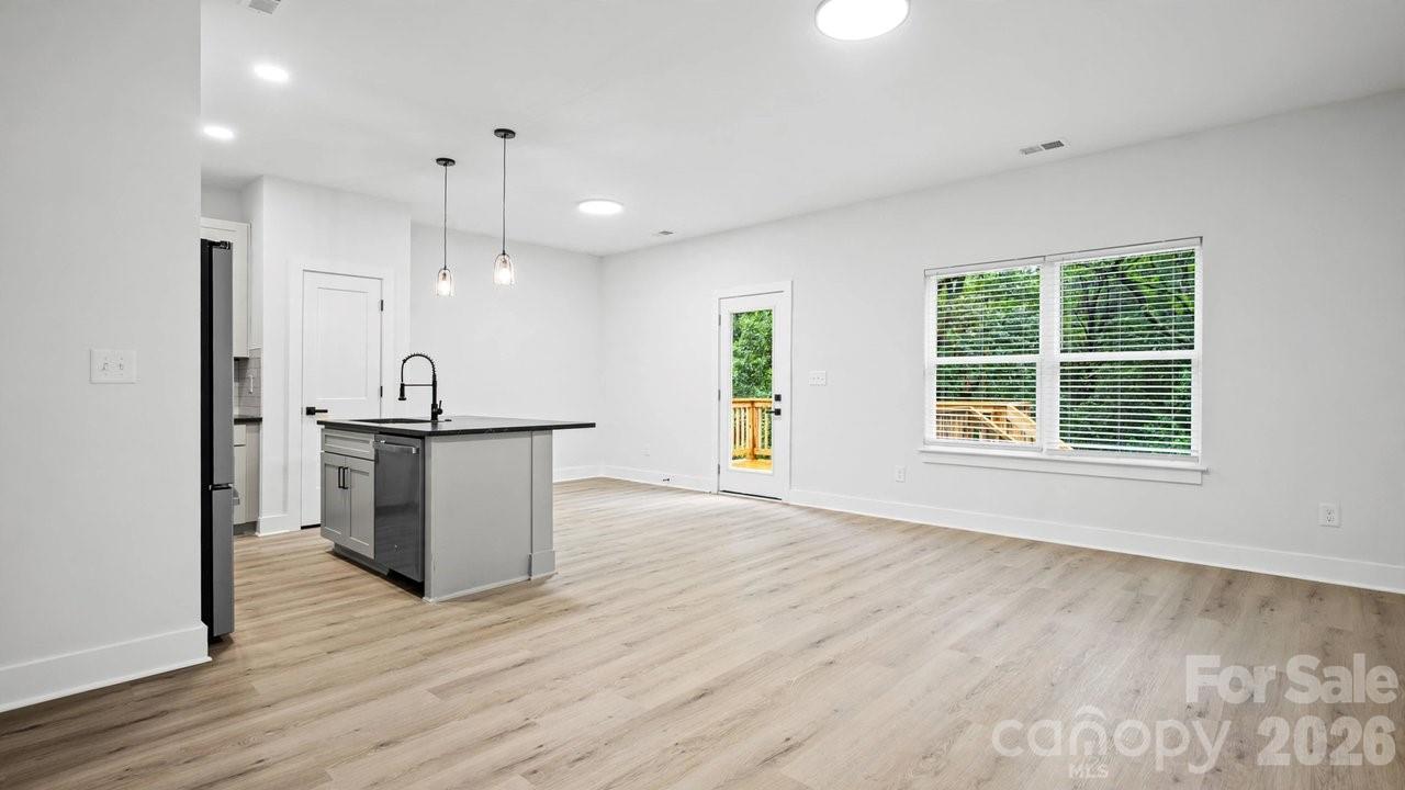 105 Falls Street Property Photo 8
