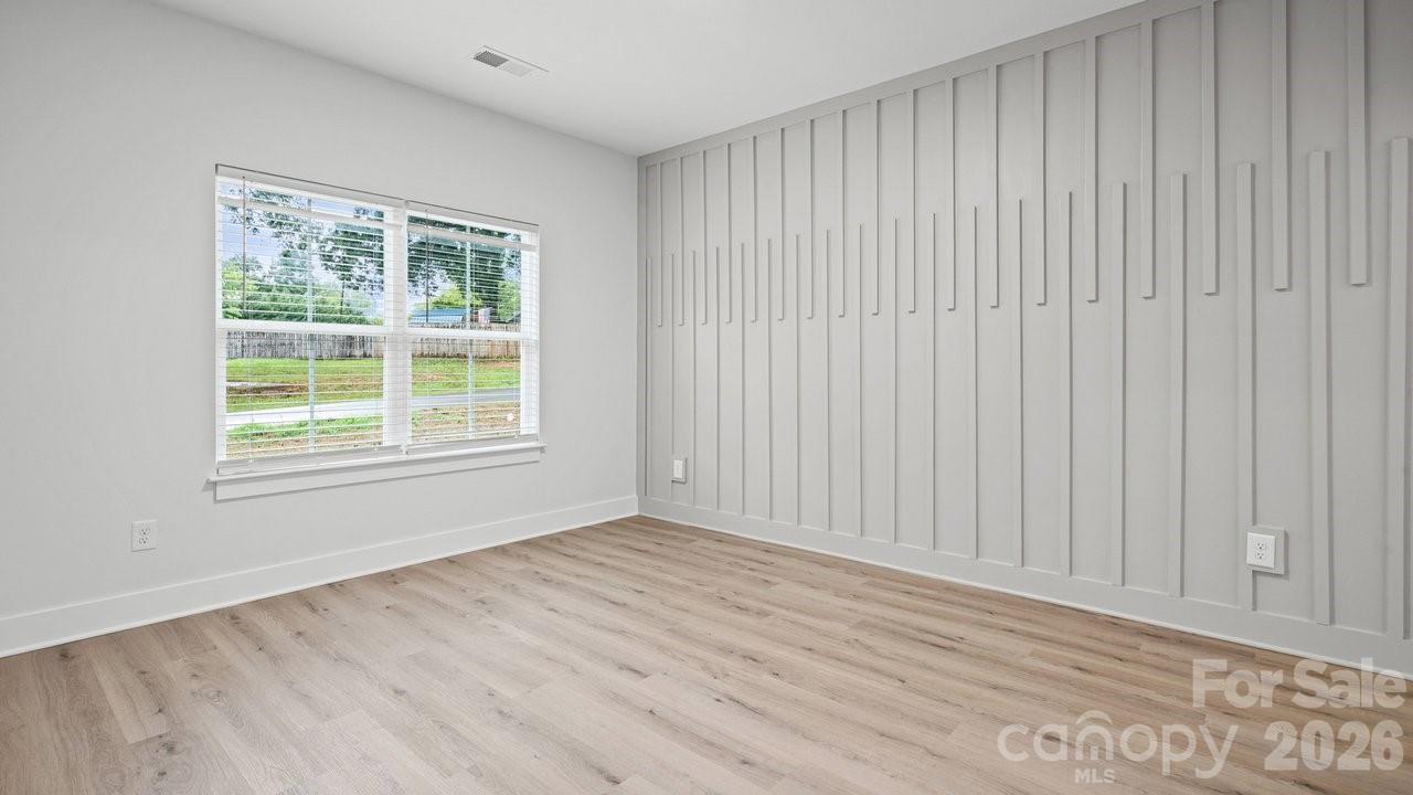 105 Falls Street Property Photo 10