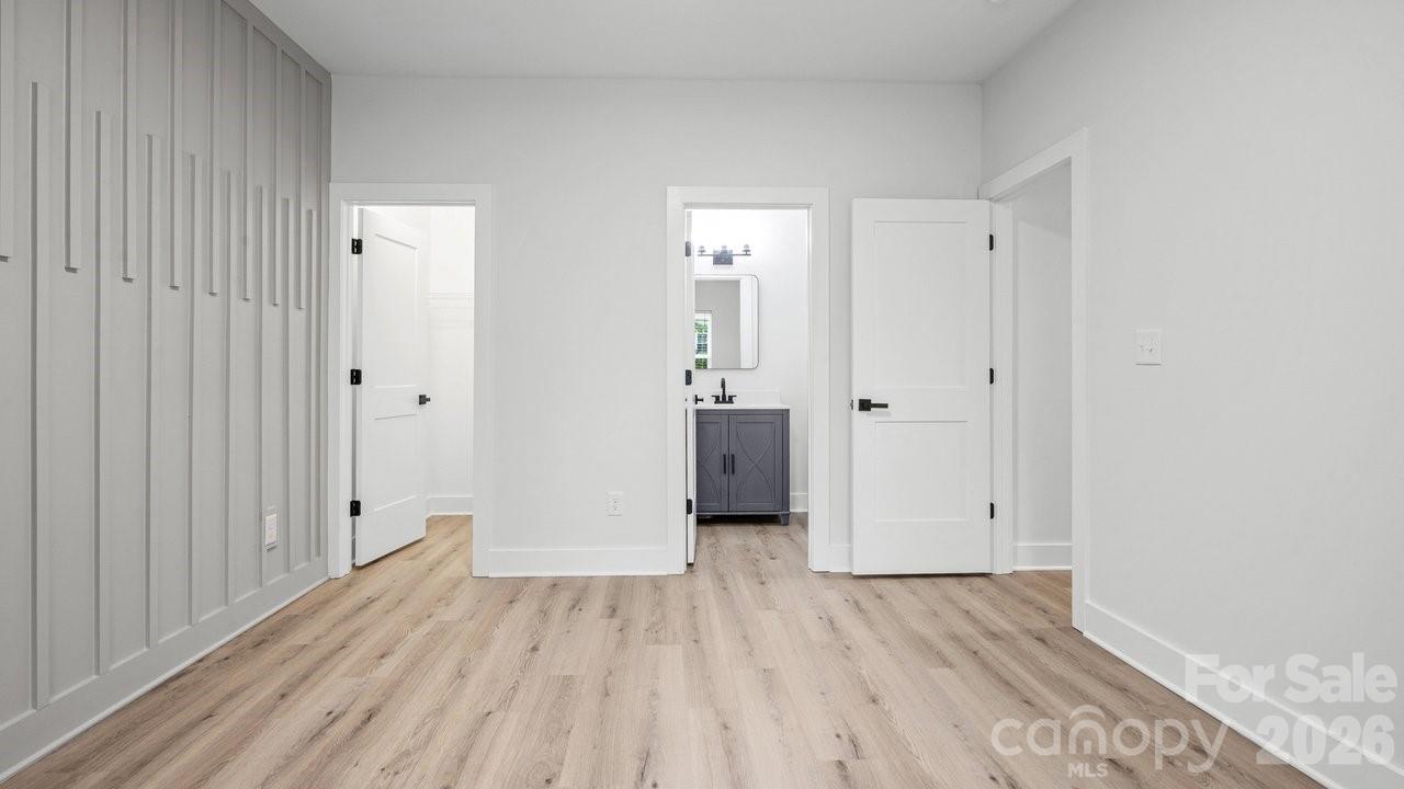 105 Falls Street Property Photo 12