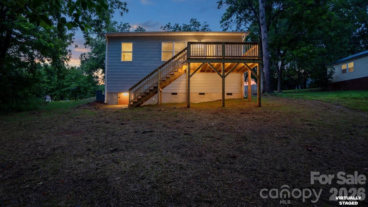 105 Falls Street Property Photo 26
