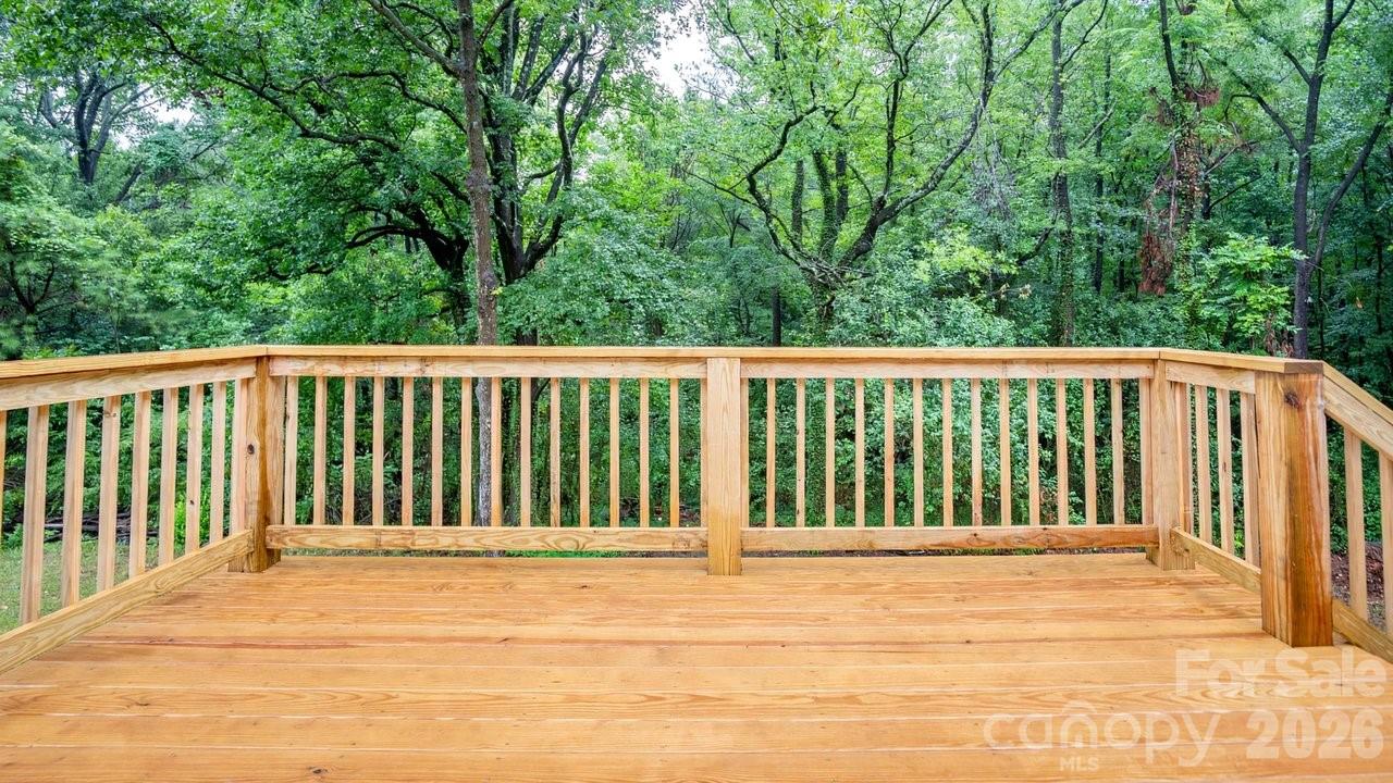 105 Falls Street Property Photo 27
